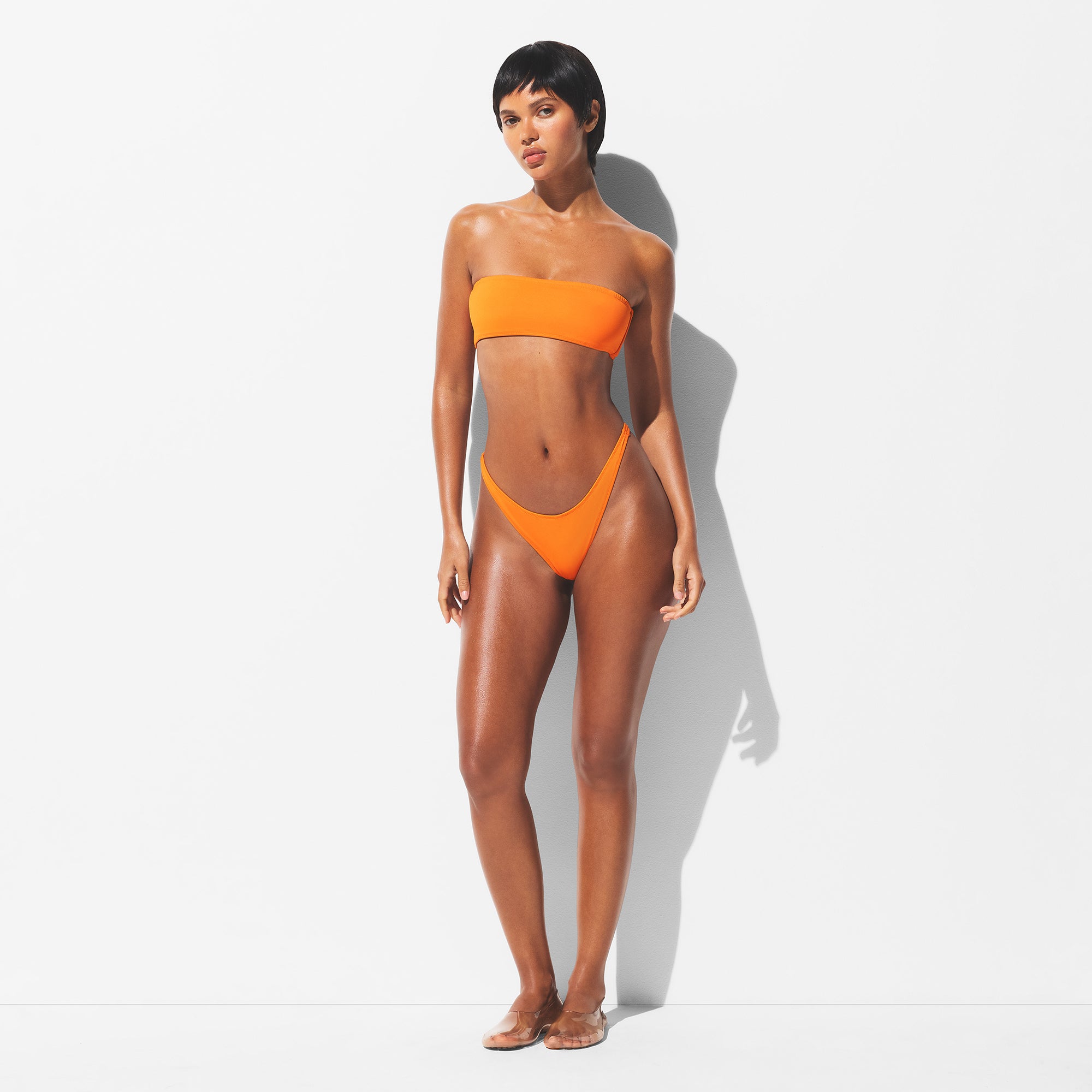 skims マイクロバンドゥトップ SIGNATURE SWIM MICRO BANDEAU BIKINI TOP | ONYX