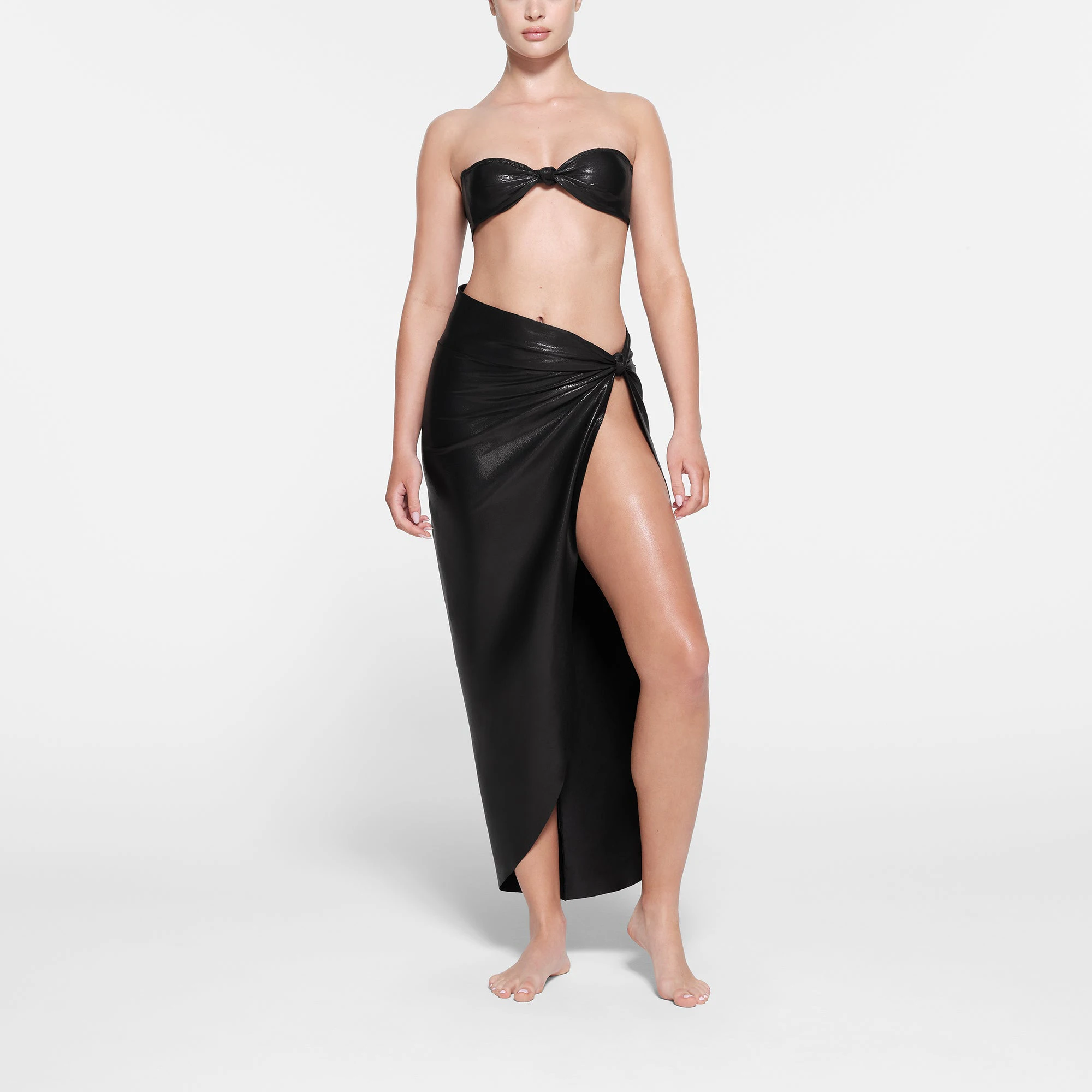 LIQUID SHINE SWIM KNOTTED BANDEAU BIKINI TOP | ONYX ON A MODEL FRONT VIEW