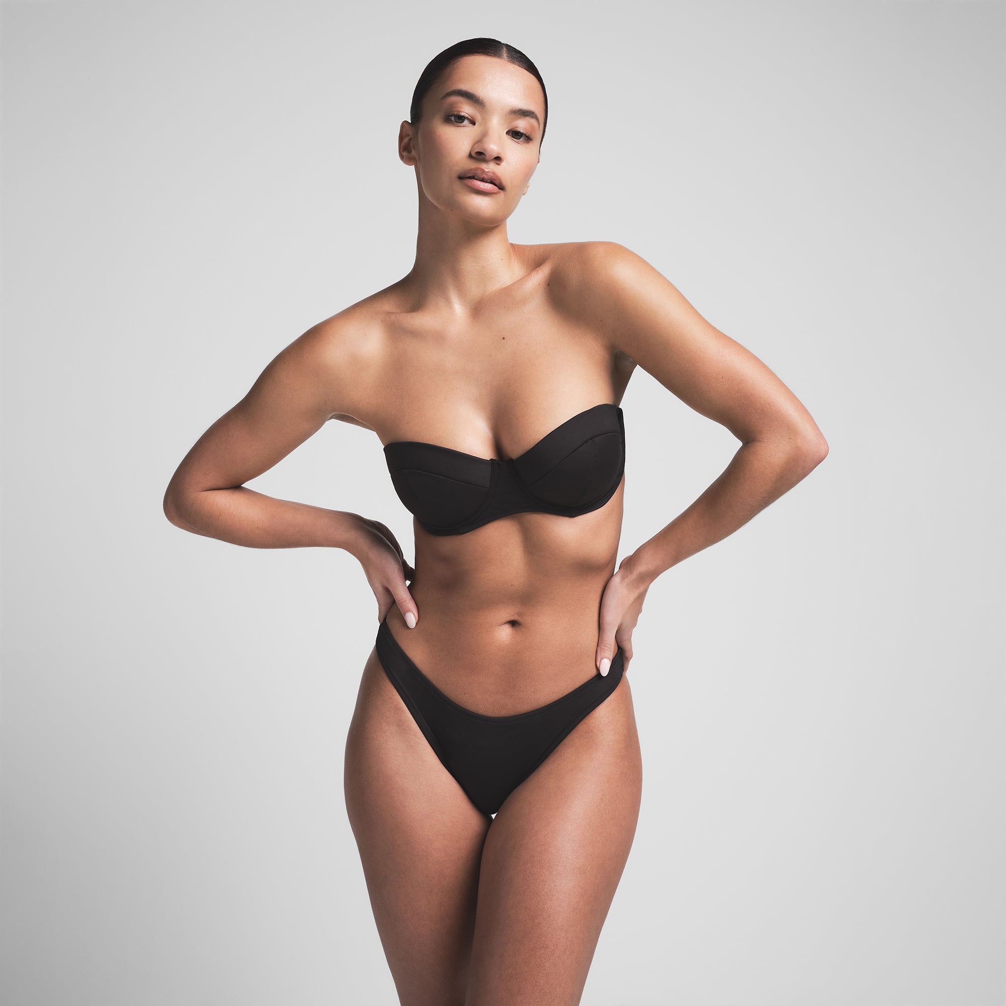 SKIMS ビキニ SHINE SWIM DIPPED BIKINI BOTTOM | ONYX