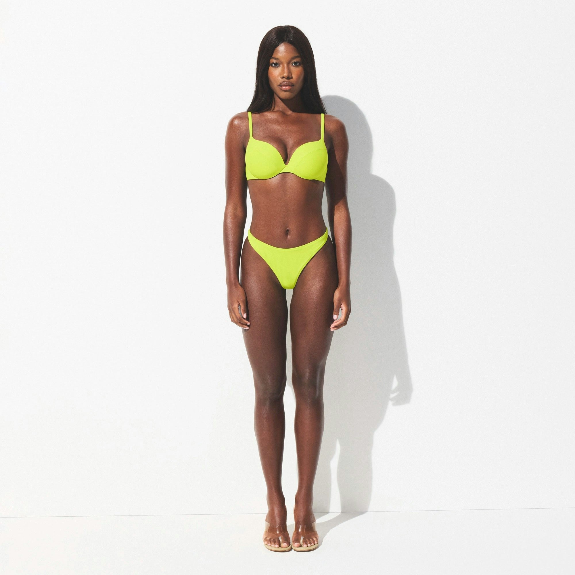 SIGNATURE SWIM ULTIMATE PUSH-UP TIE BACK BIKINI TOP | SPHENE ON A MODEL FRONT VIEW @ | FOCUS: 0.0, 1.0, 0.9