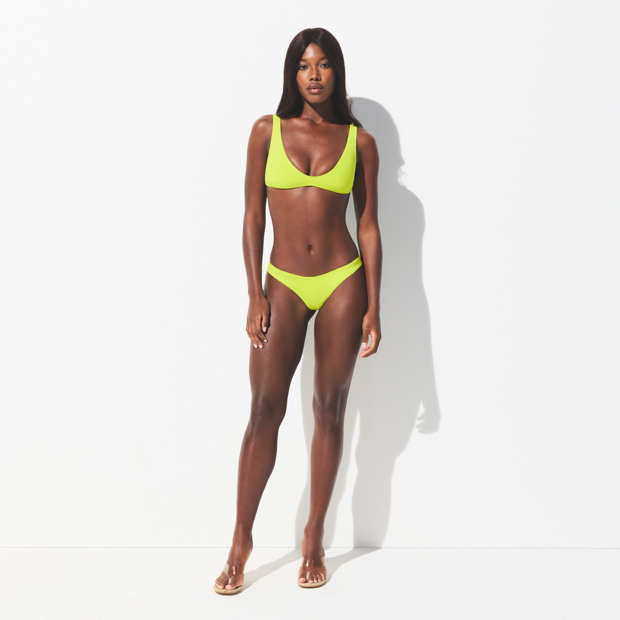 SIGNATURE SWIM PLUNGE BIKINI TOP | SPHENE ON A MODEL FRONT VIEW @ | FOCUS: 0.0, 1.0, 0.9