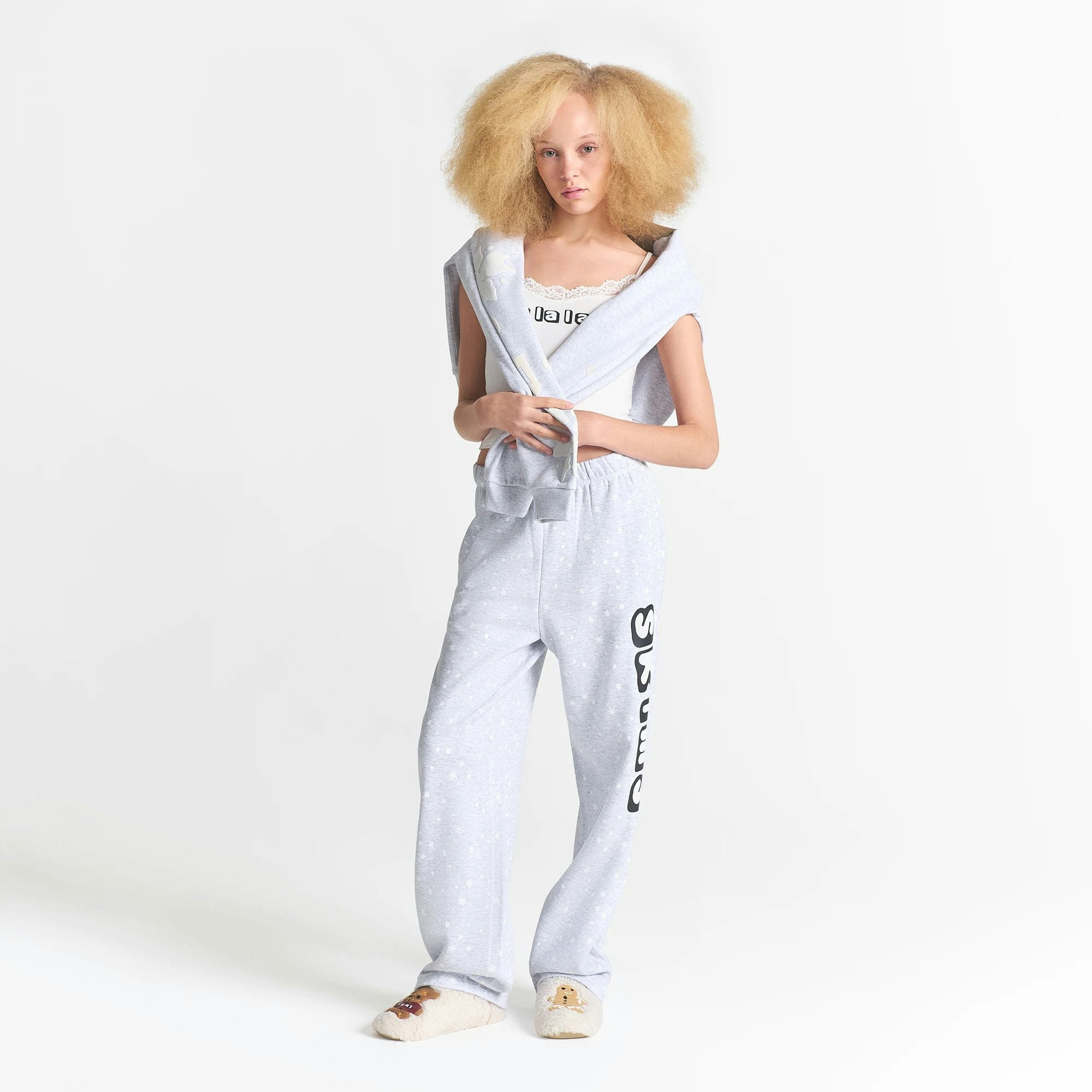 CACTUS PLANT FLEA MARKET X SKIMS COTTON FLEECE STRAIGHT LEG PANT | LIGHT HEATHER GREY SKIMS SNOW PRINT ON A MODEL FRONT VIEW @ | FOCUS: 0.0, 1.0, 0.9