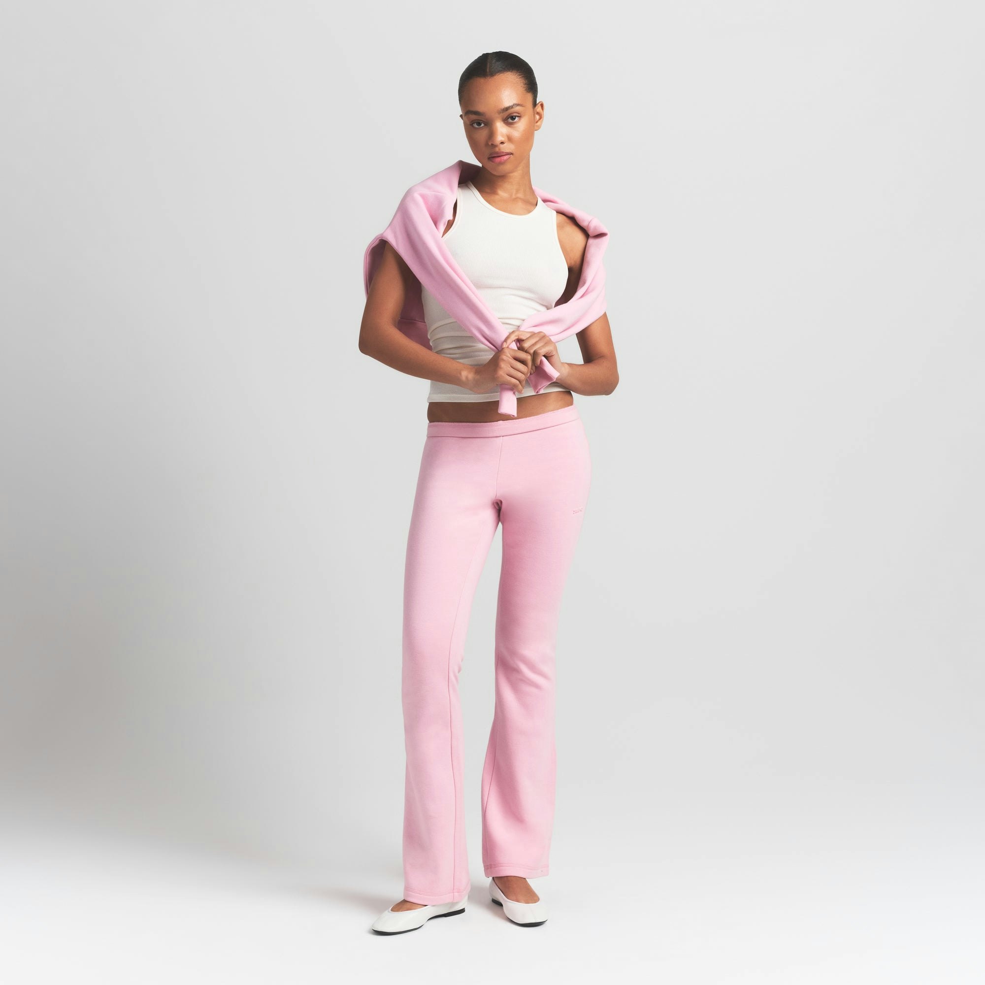 COTTON FLEECE SLIM PANT | HALITE ON A MODEL FRONT VIEW @ | FOCUS: 0.9, 0.1, 0.7