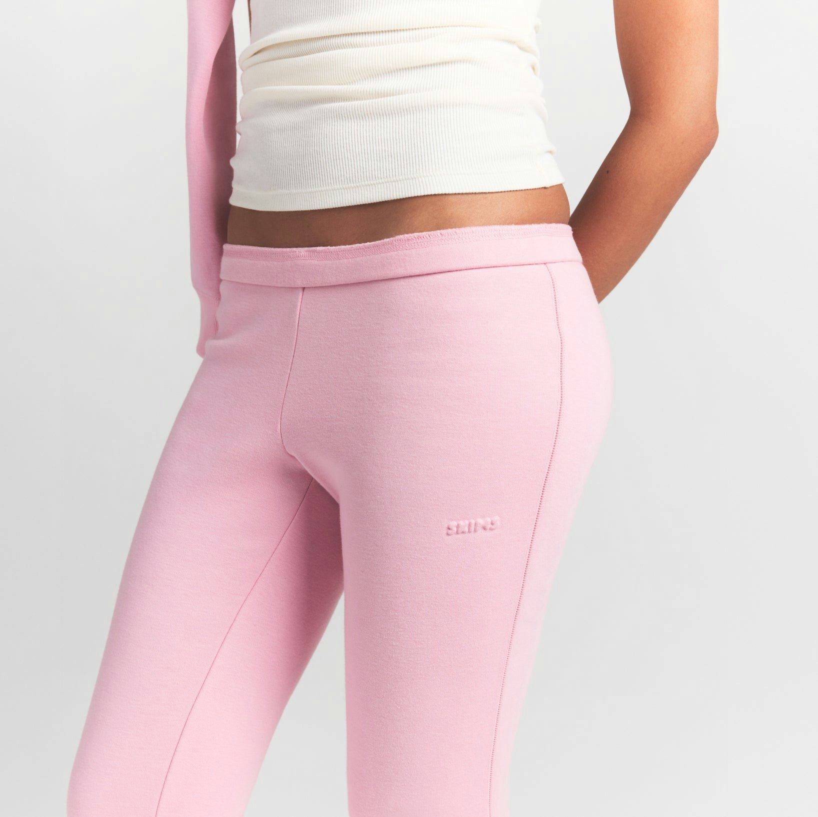 COTTON FLEECE SLIM PANT | HALITE ON A MODEL FRONT VIEW @ | FOCUS: 0.9, 0.1, 0.7
