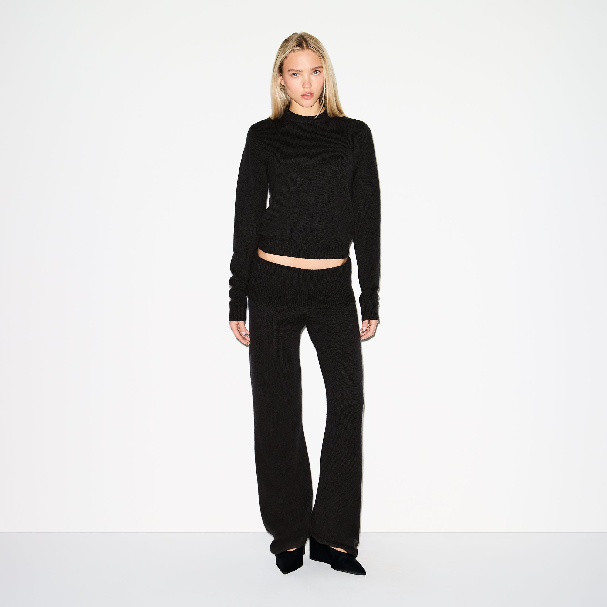 WOOL CASHMERE FOLDOVER PANT | ONYX ON A MODEL FRONT VIEW @ | FOCUS: 0.0, 1.0, 0.9