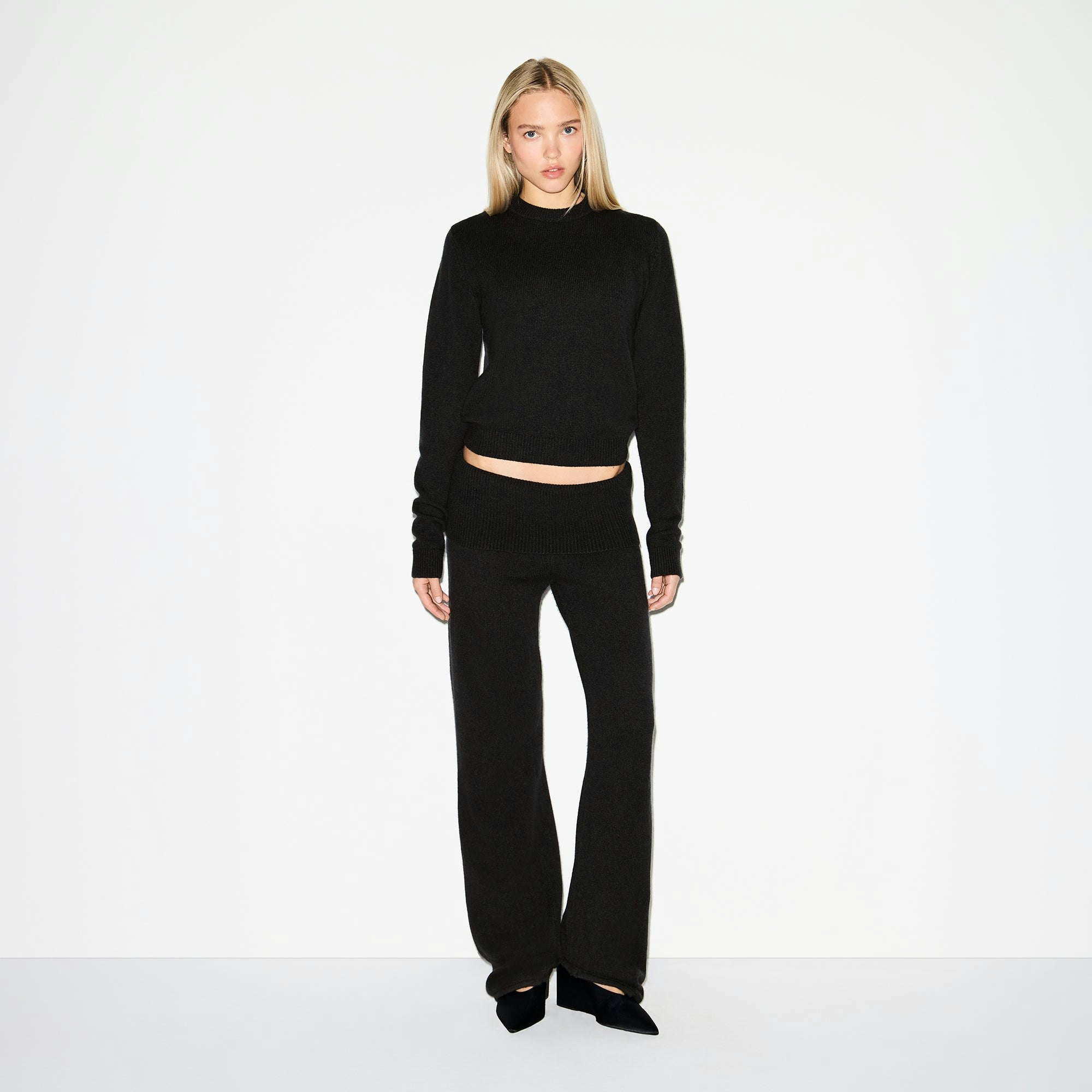 WOOL CASHMERE FOLDOVER PANT | ONYX ON A MODEL FRONT VIEW @ | FOCUS: 0.0, 1.0, 0.9