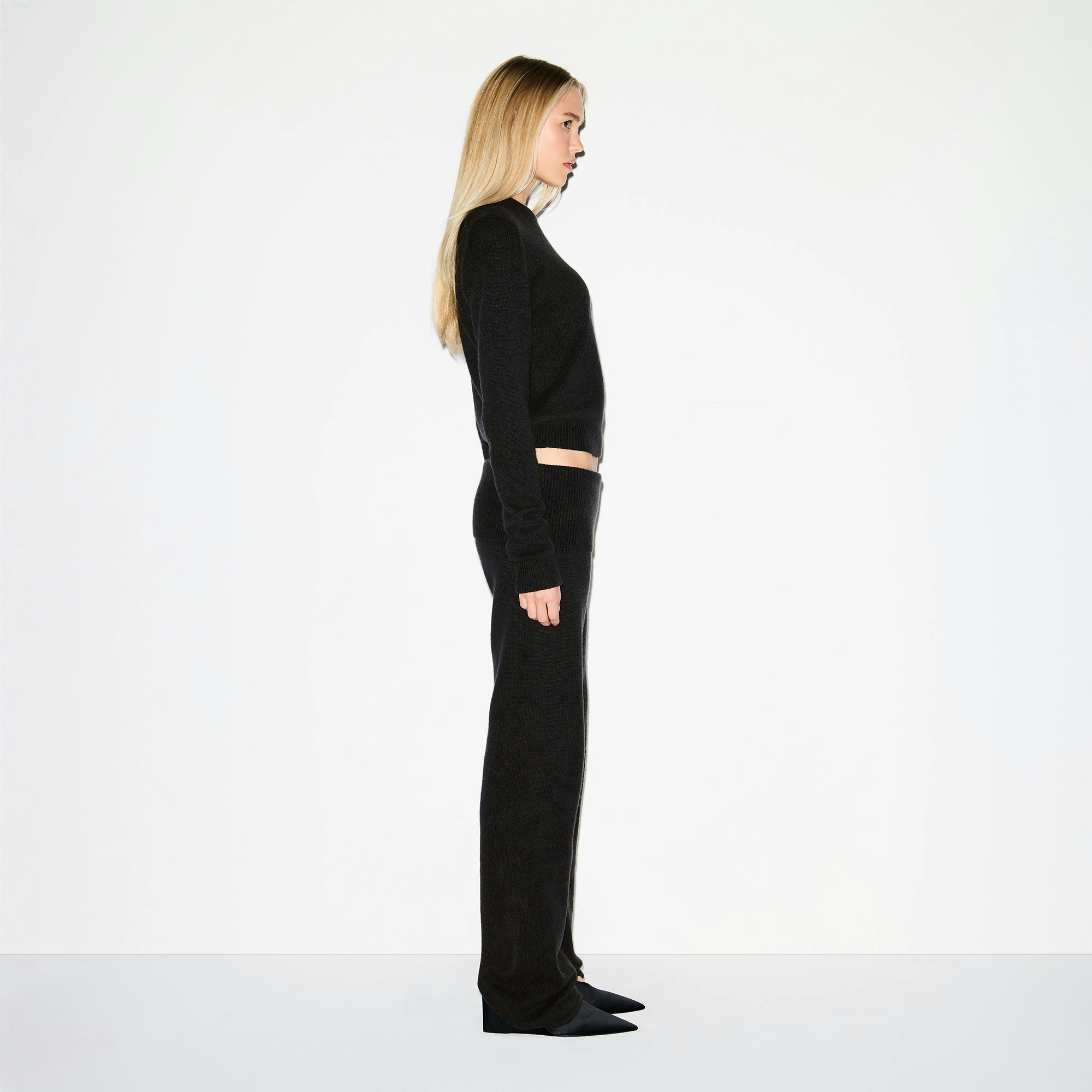 WOOL CASHMERE FOLDOVER PANT | ONYX ON A MODEL SIDE VIEW @ | FOCUS: 0.0, 1.0, 0.9