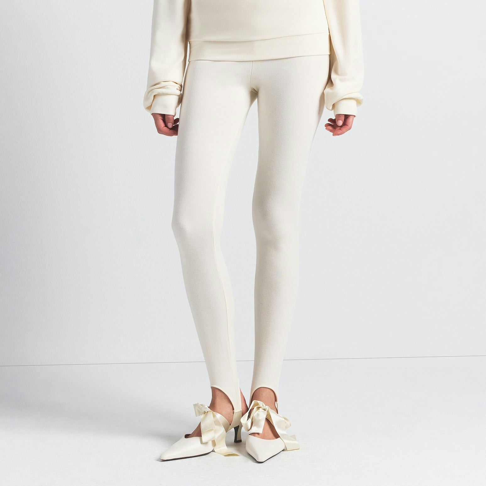 SKIMS CLOUD STIRRUP LEGGING | ECRU ON A MODEL FRONT VIEW @ | FOCUS: 0.0, 1.0, 0.9