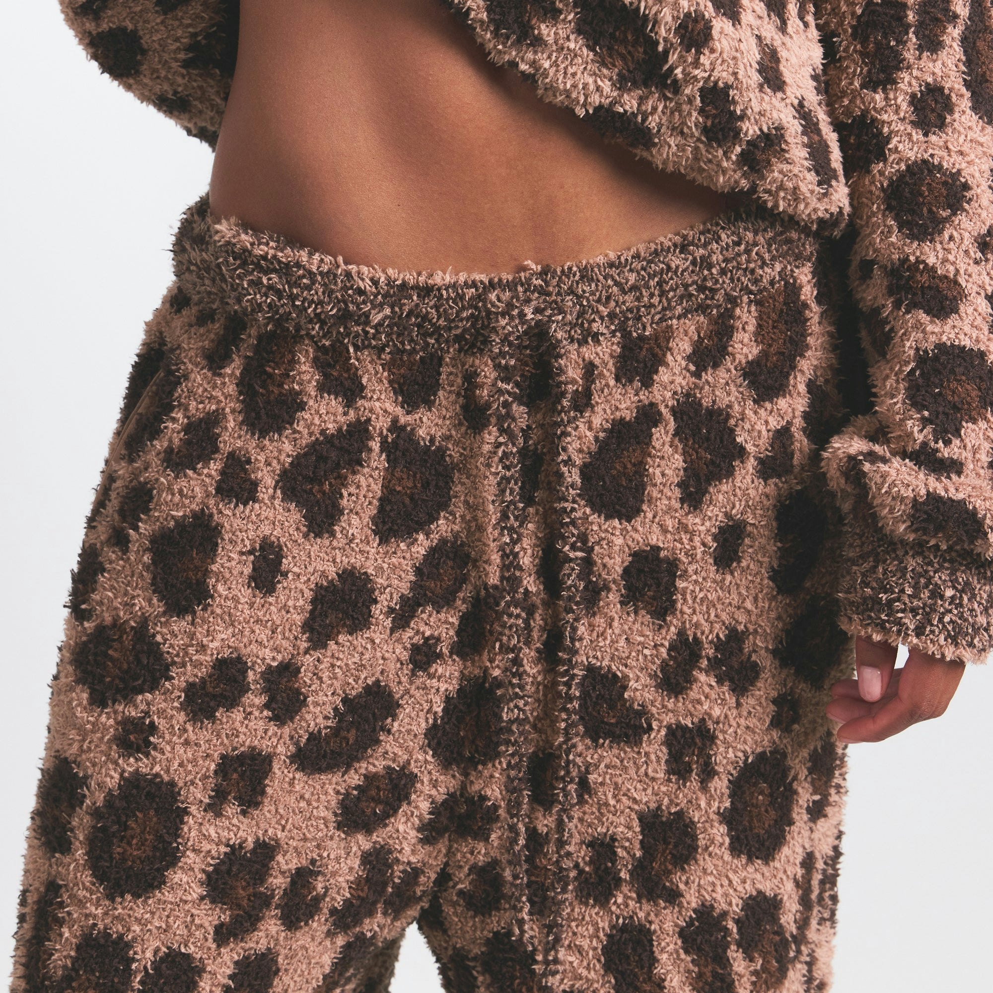 COZY OVERSIZED JOGGER | SIENNA LEOPARD PRINT ON A MODEL SIDE VIEW @ | FOCUS: 0.0, 1.0, 0.9