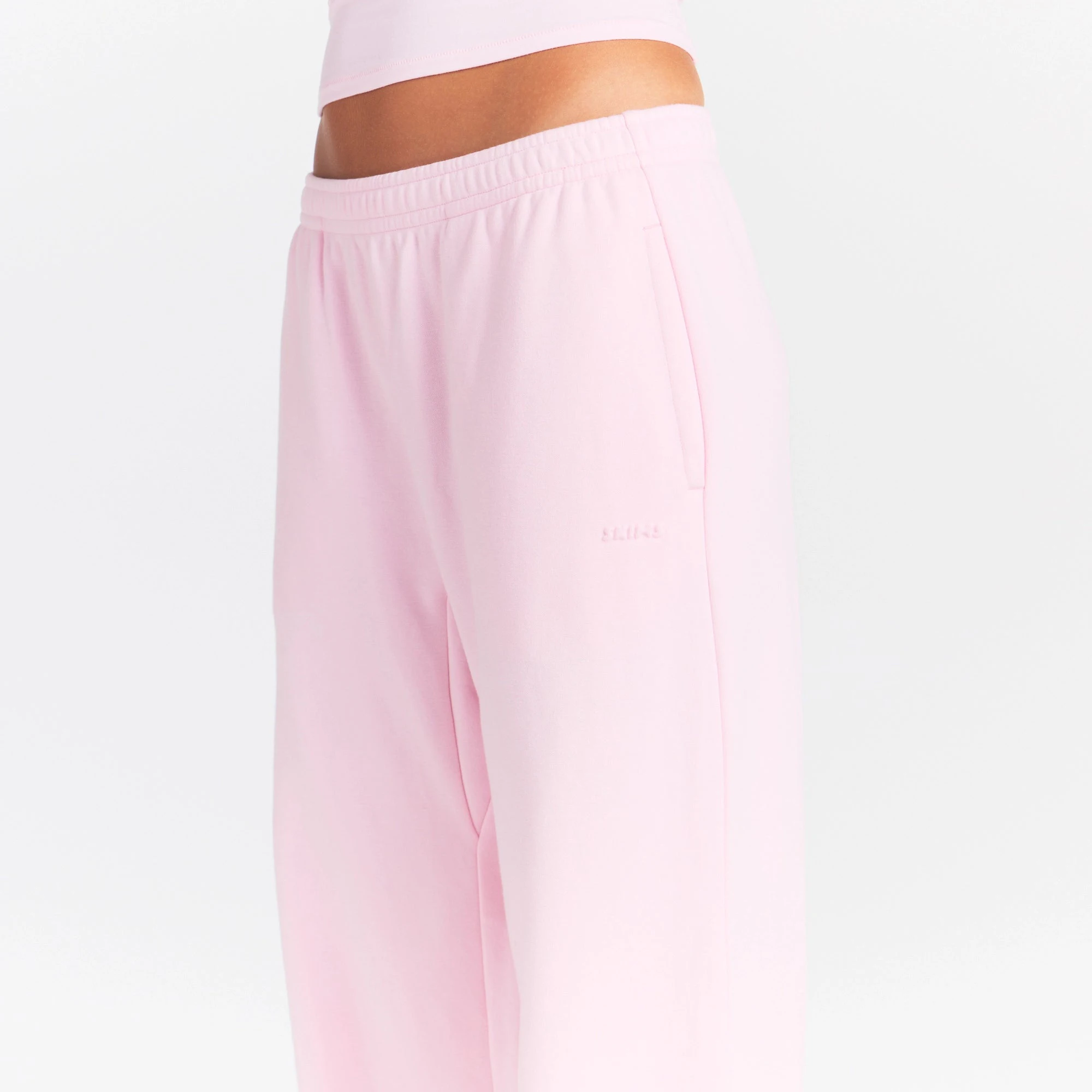 COTTON FLEECE OVERSIZED STRAIGHT LEG PANT | CHERRY BLOSSOM ON A MODEL SIDE VIEW @ | FOCUS: 0.0, 1.0, 0.9