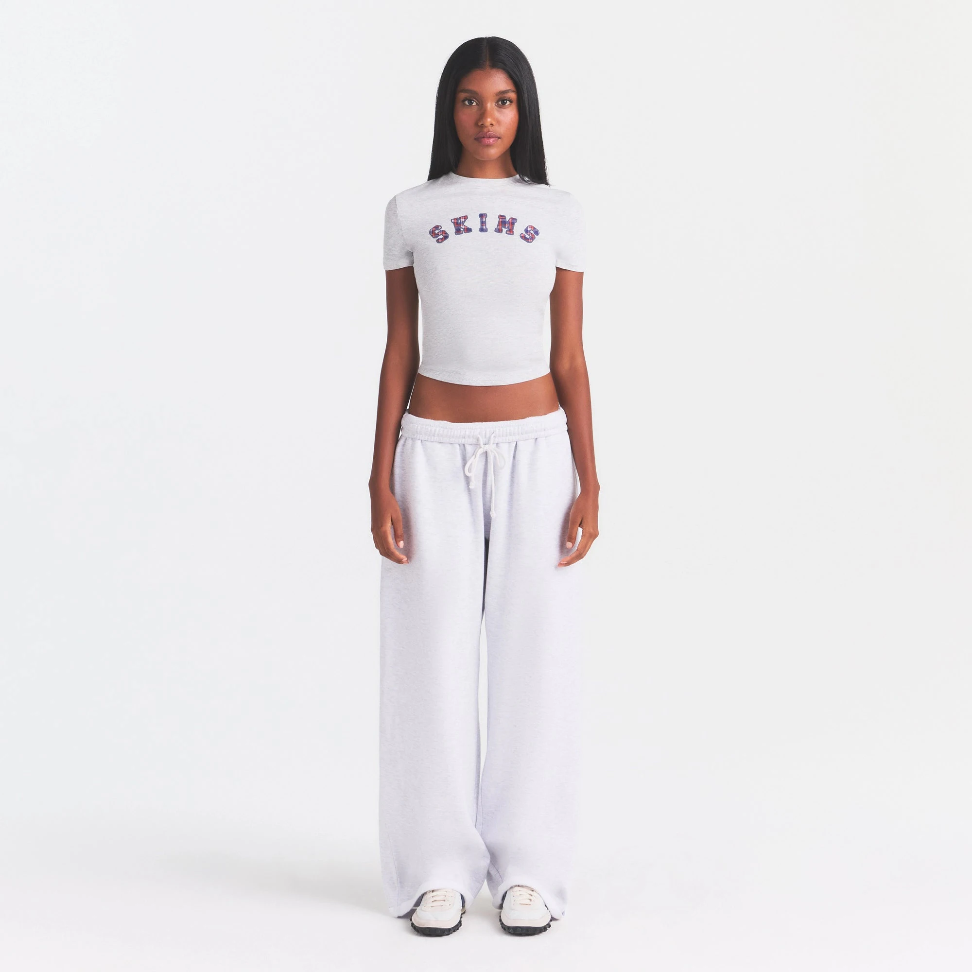 COTTON FLEECE OVERSIZED STRAIGHT LEG PANT | LIGHT HEATHER GREY ON A MODEL FRONT VIEW @ | FOCUS: 0.0, 1.0, 0.9