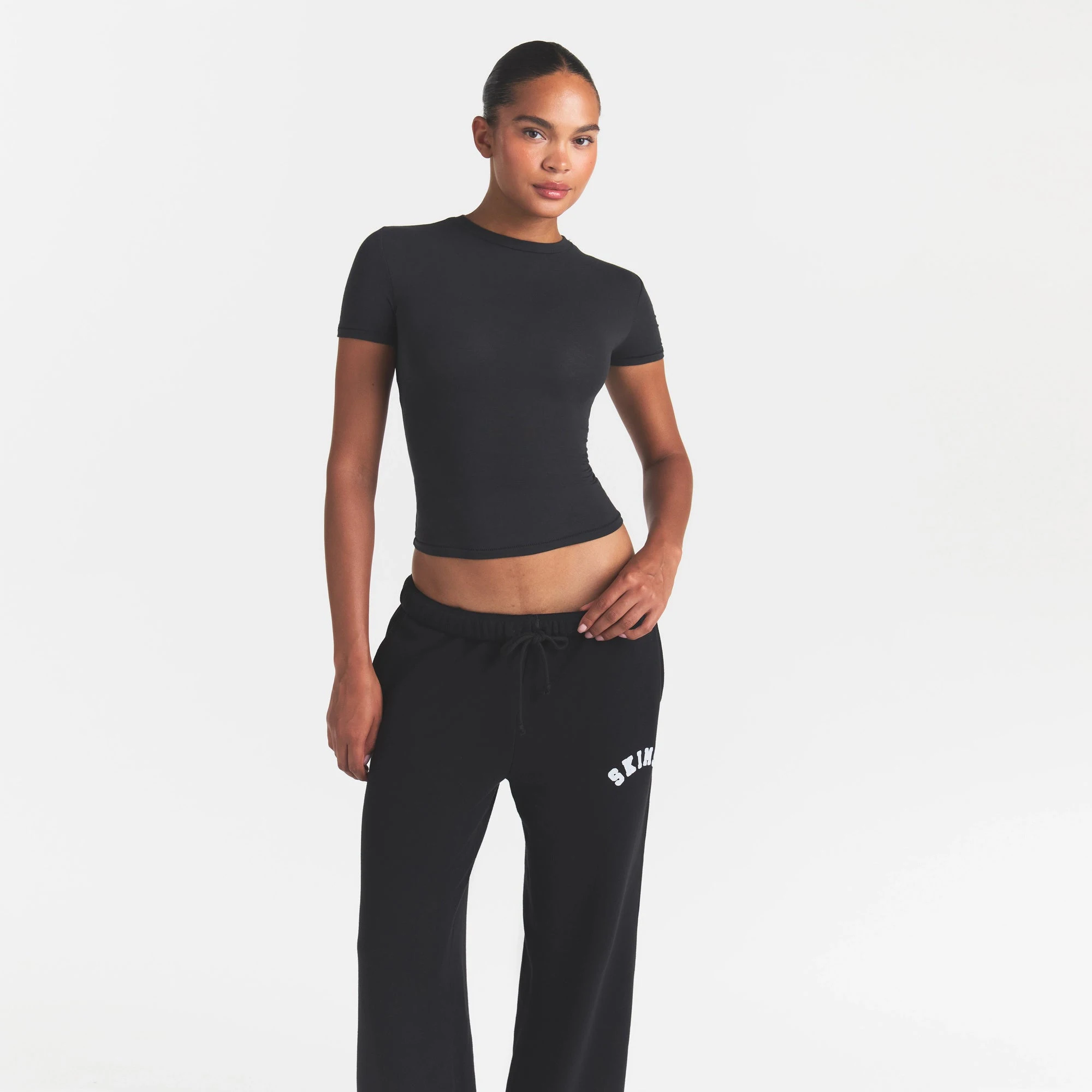 COTTON FLEECE CLASSIC STRAIGHT LEG PANT | ONYX SNOW ARCHED SKIMS LOGO & LAYS ON MODEL @ | FOCUS: 0.0, 1.0, 0.9