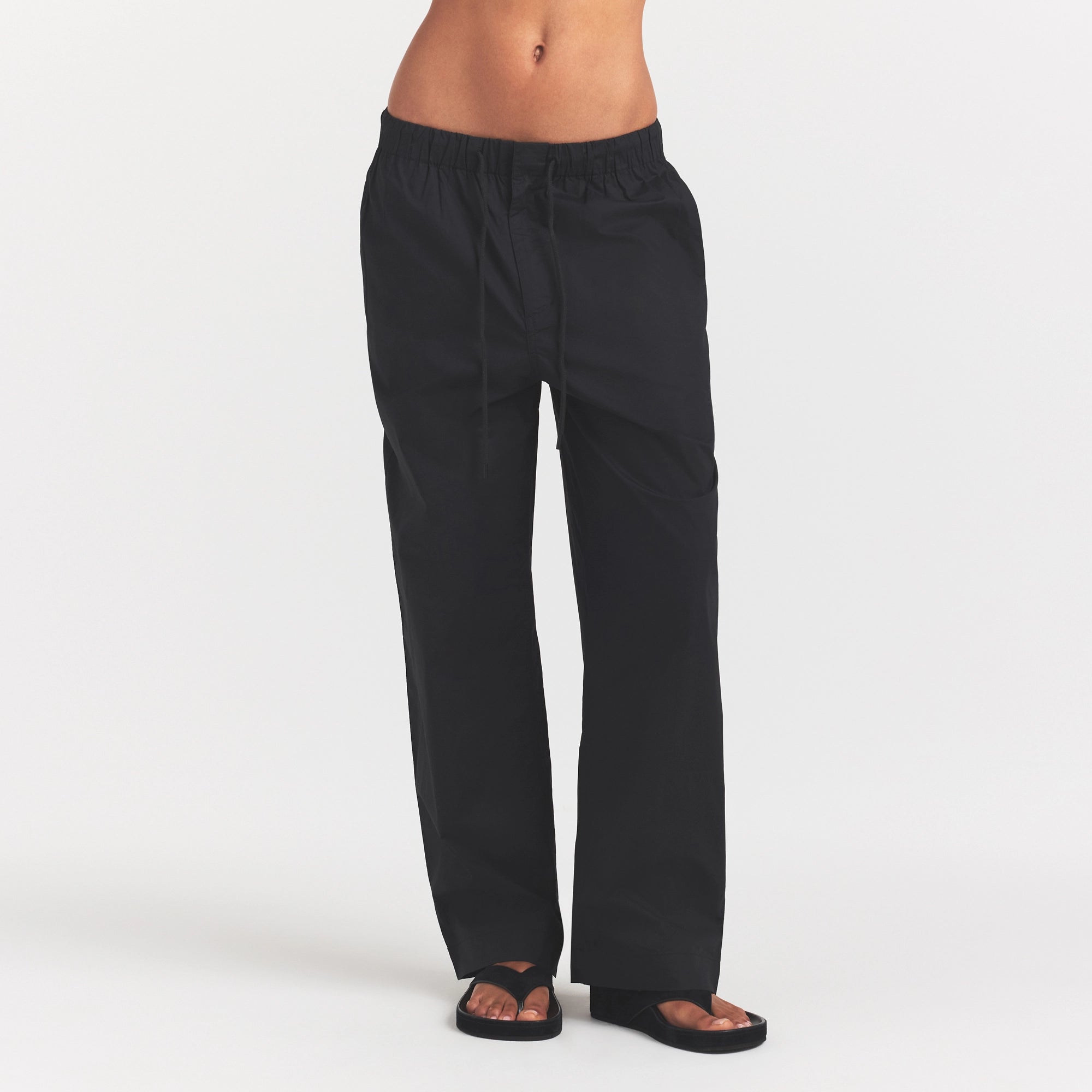 WOVEN COTTON OVERSIZED STRAIGHT LEG PANT | ONYX ON A MODEL SIDE VIEW @ | FOCUS: 0.0, 1.0, 0.9