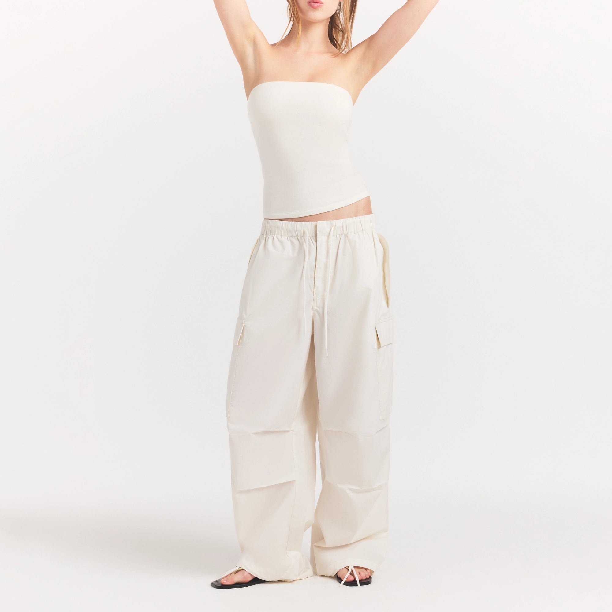 WOVEN COTTON OVERSIZED LOW RISE CARGO PANT | EGRET ON A MODEL SIDE VIEW