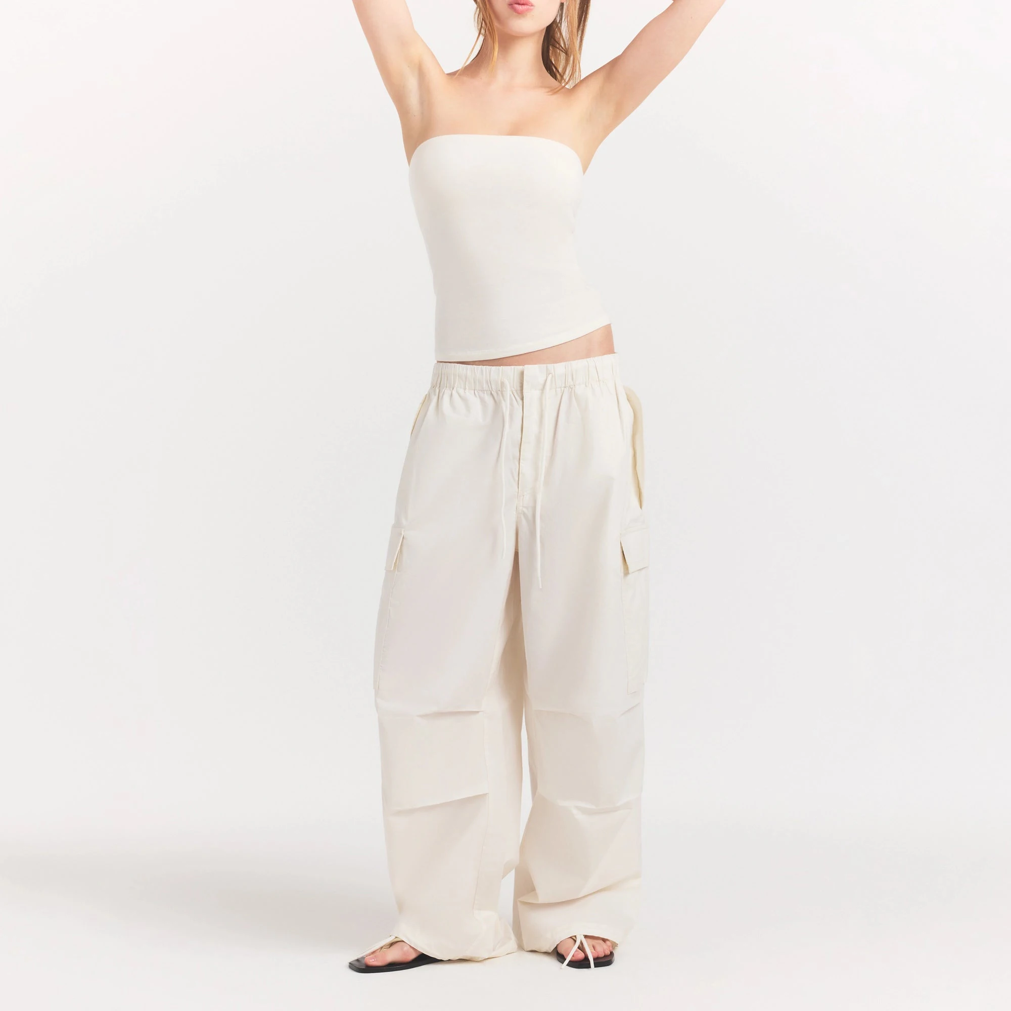 WOVEN COTTON OVERSIZED LOW RISE CARGO PANT | EGRET ON A MODEL SIDE VIEW @ | FOCUS: 0.0, 1.0, 0.9