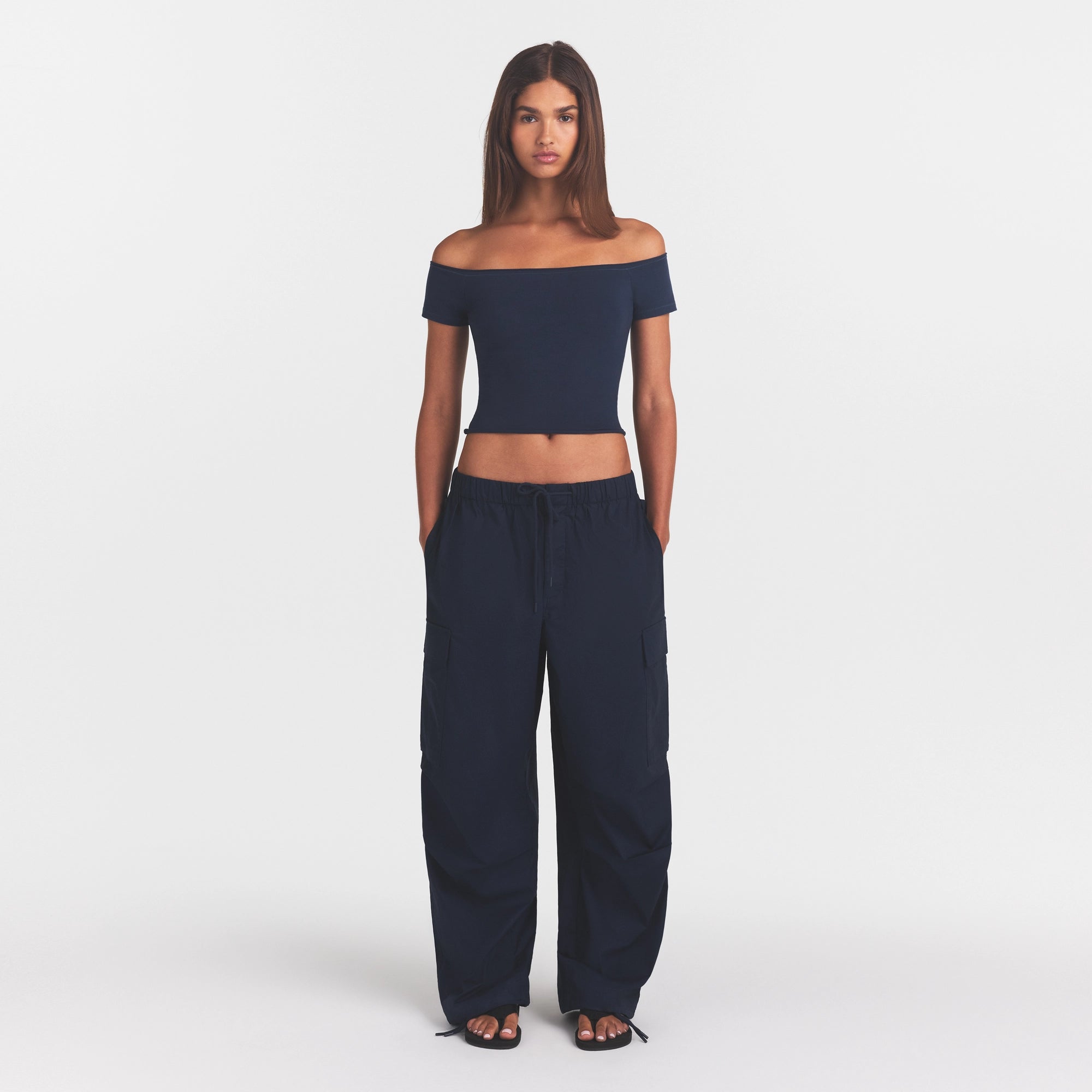 WOVEN COTTON OVERSIZED LOW RISE CARGO PANT | NAVY ON A MODEL FRONT VIEW @ | FOCUS: 0.0, 1.0, 0.9