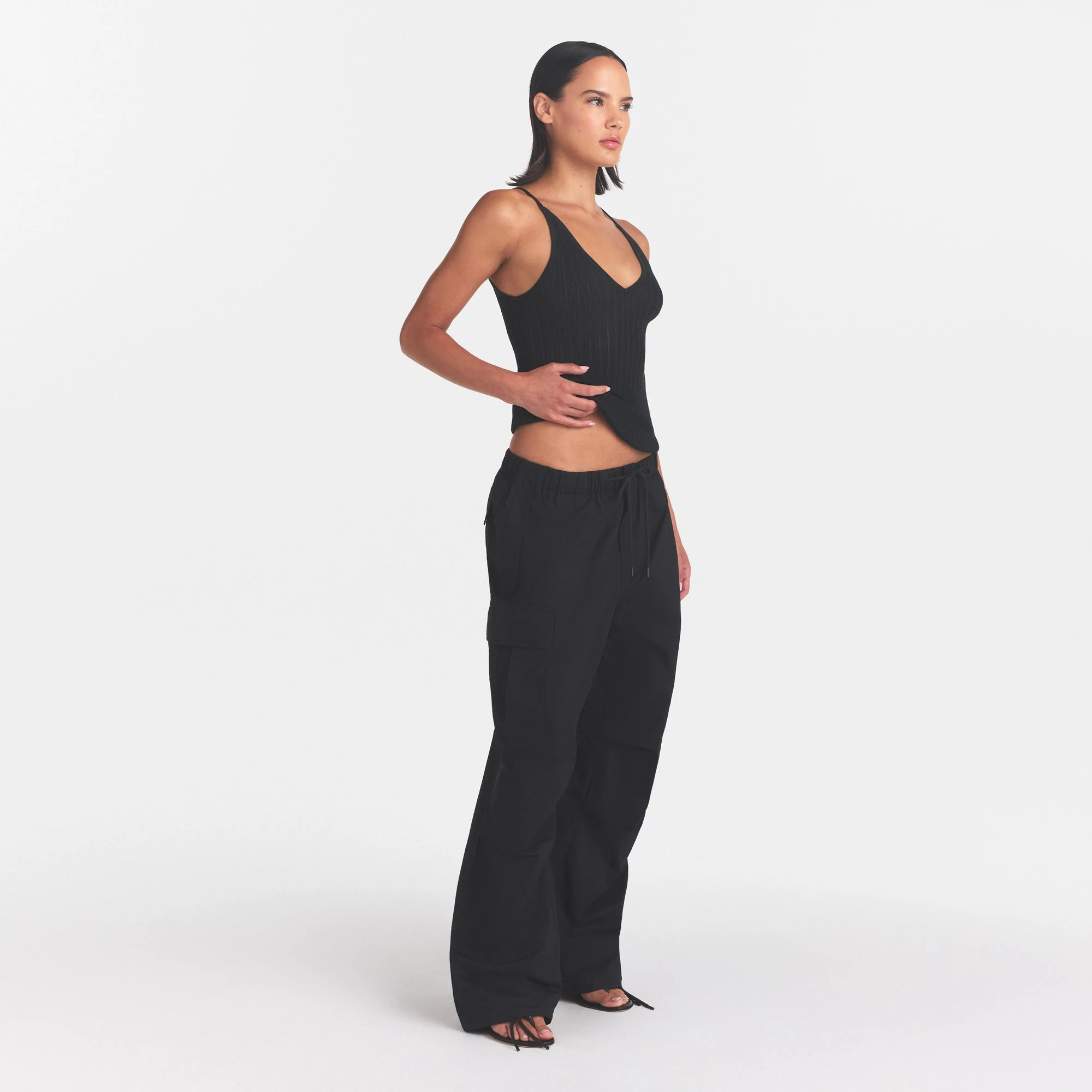 WOVEN COTTON OVERSIZED LOW RISE CARGO PANT | ONYX ON A MODEL FRONT VIEW