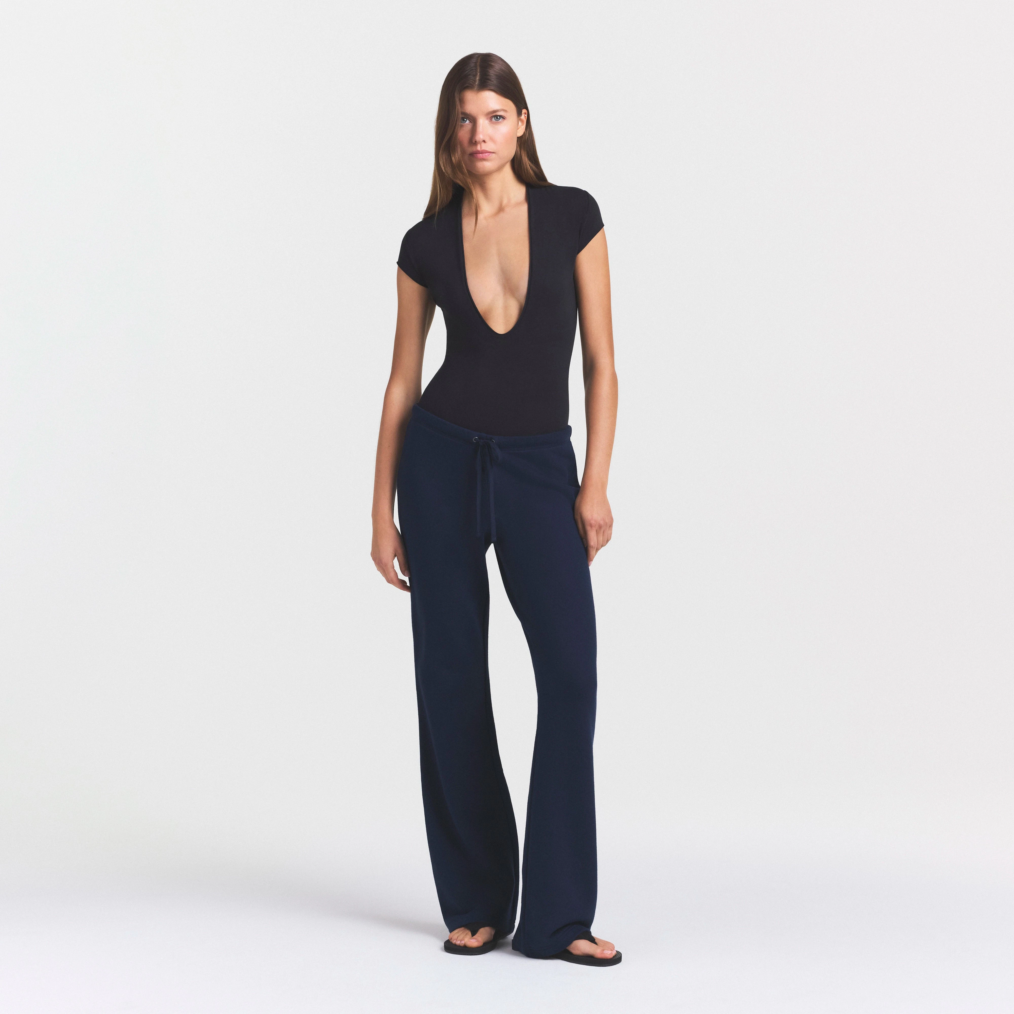 DRAPEY FRENCH TERRY STRAIGHT LEG PANT | NAVY ON A MODEL FRONT VIEW @ | FOCUS: 0.0, 1.0, 0.9