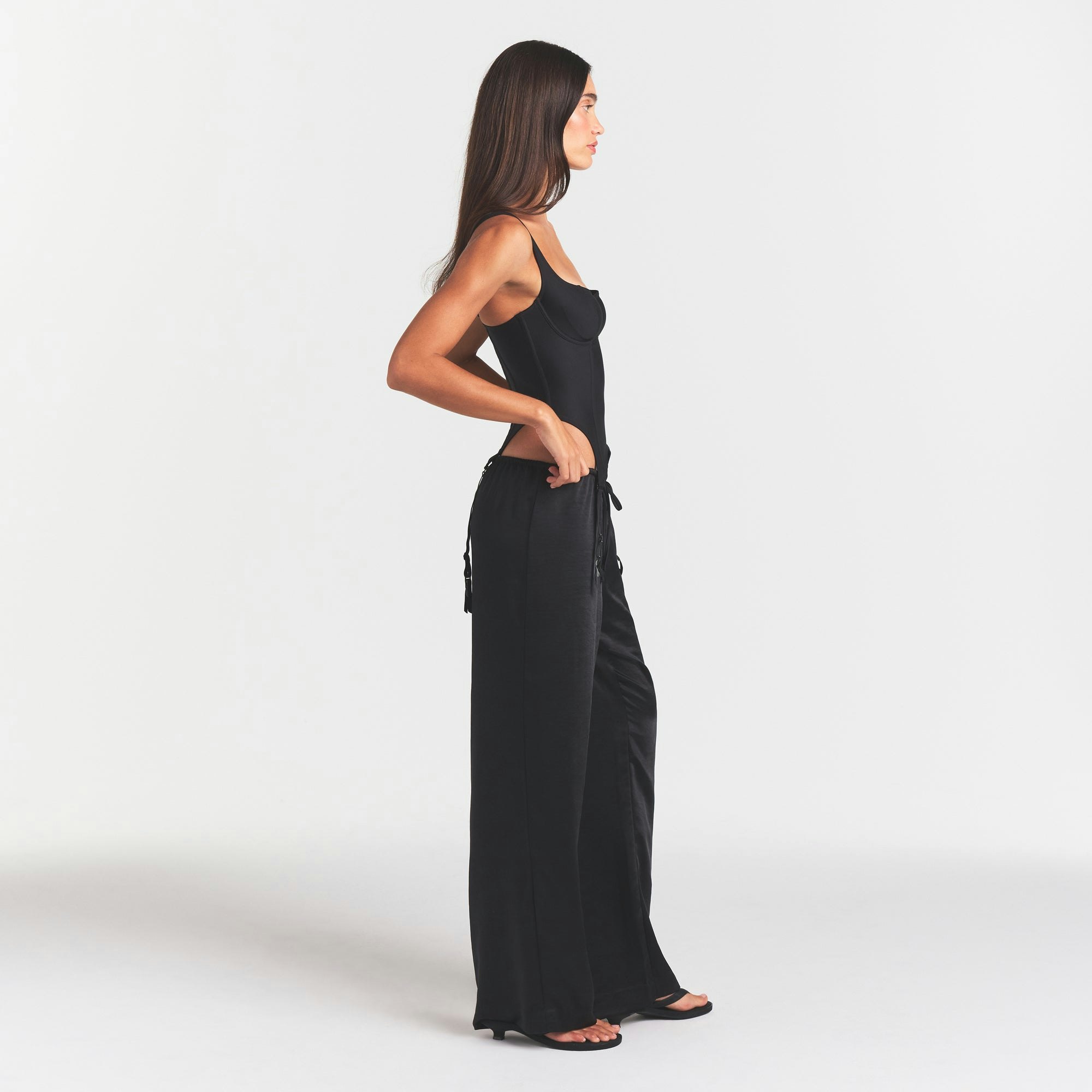 LIGHTWEIGHT SATIN STRAIGHT LEG PANT | OBSIDIAN ON A MODEL FRONT VIEW @ | FOCUS: 0.0, 1.0, 0.9