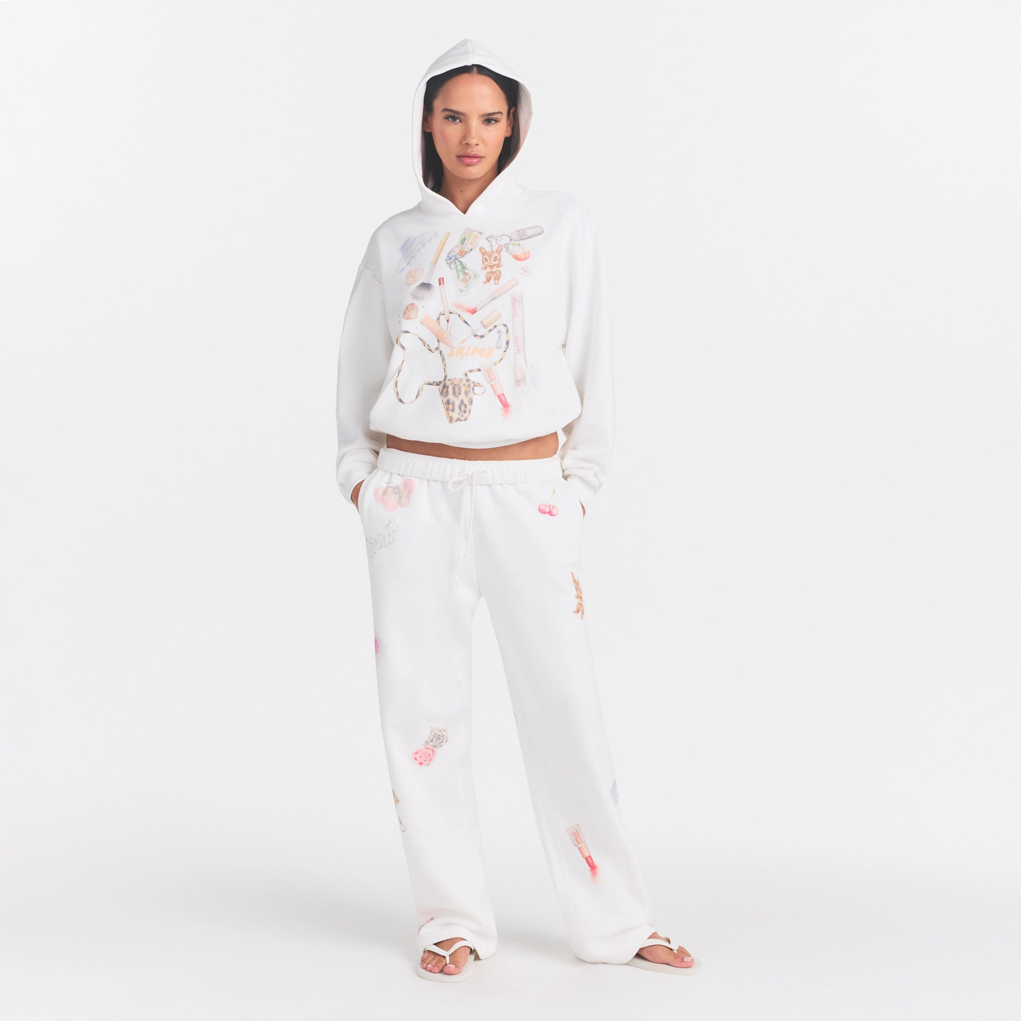 COTTON FLEECE CLASSIC STRAIGHT LEG PANT | SNOW ESSENTIALS ON A MODEL FRONT VIEW @ | FOCUS: 0.0, 1.0, 0.9