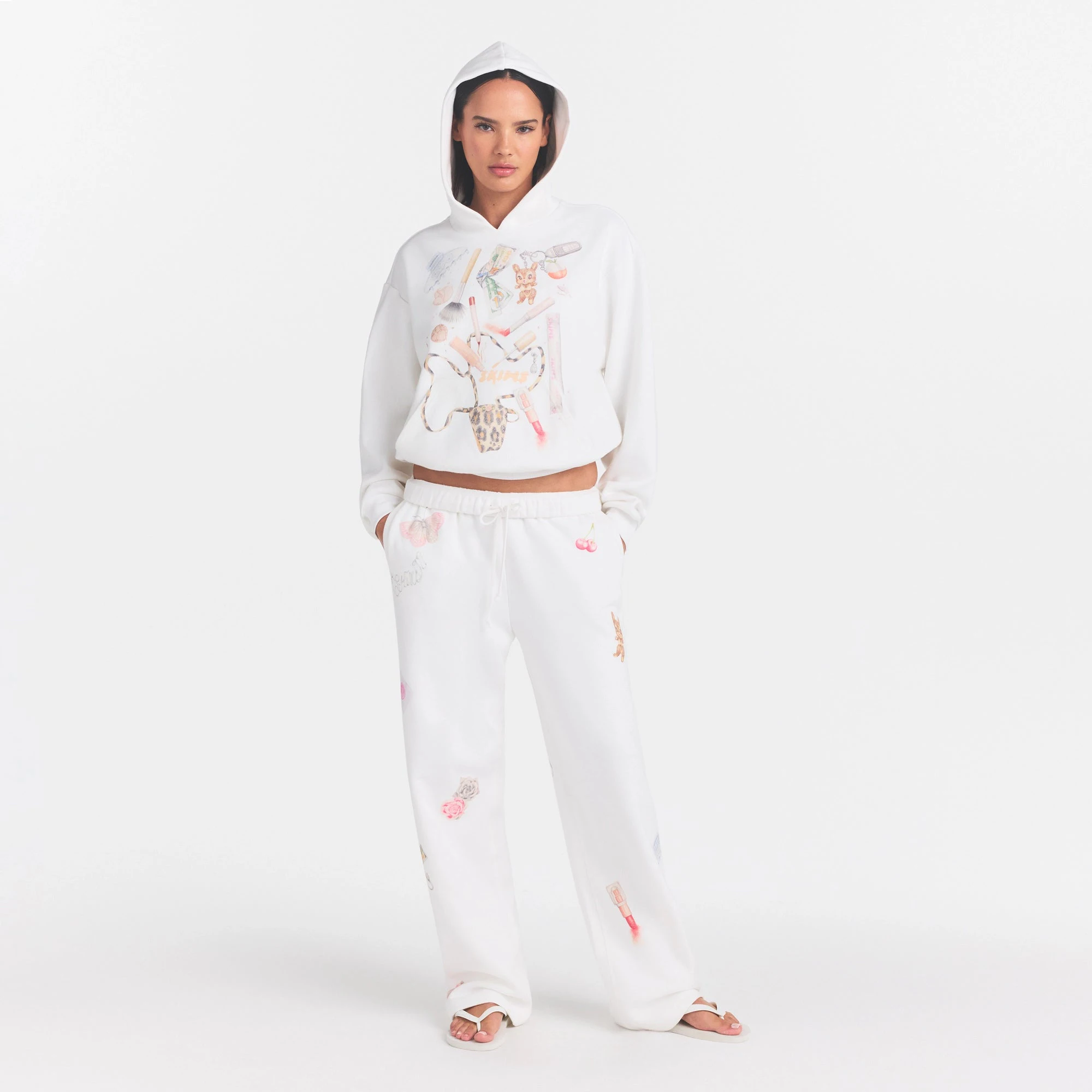 COTTON FLEECE CLASSIC STRAIGHT LEG PANT | SNOW ESSENTIALS ON A MODEL FRONT VIEW @ | FOCUS: 0.0, 1.0, 0.9