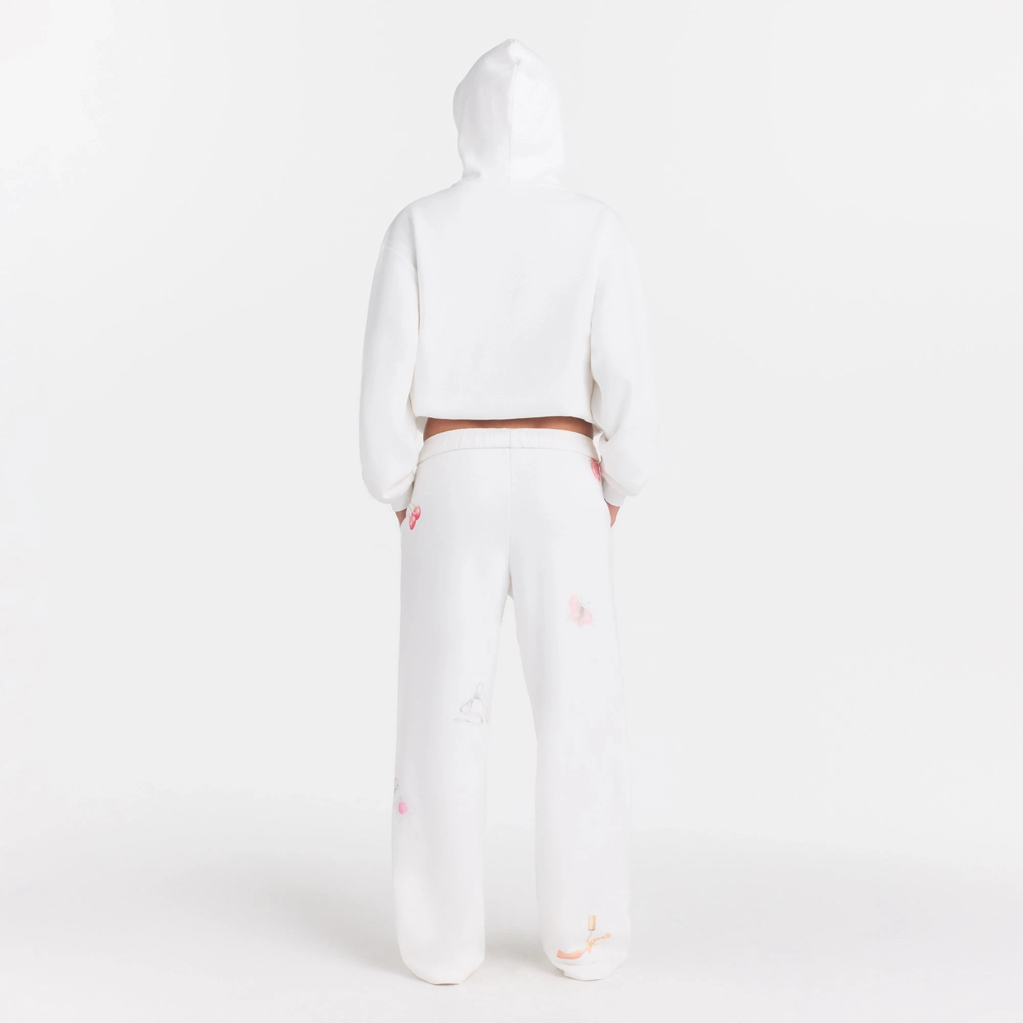 COTTON FLEECE CLASSIC STRAIGHT LEG PANT | SNOW ESSENTIALS ON A MODEL FRONT VIEW @ | FOCUS: 0.0, 1.0, 0.9