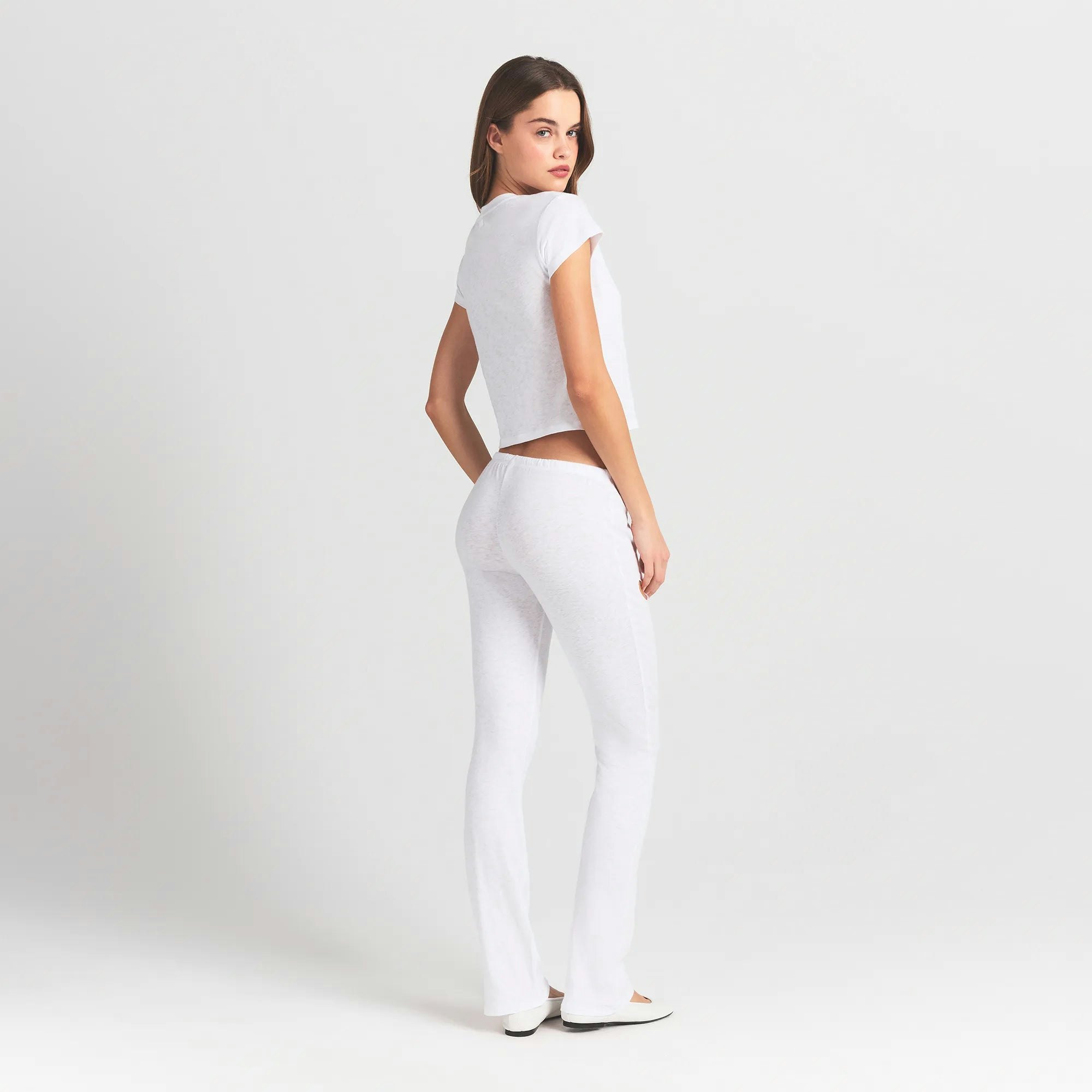 WORN IN JERSEY HEART STRAIGHT LEG PANT | SNOW ON A MODEL SIDE VIEW @ | FOCUS: 0.0, 1.0, 0.9