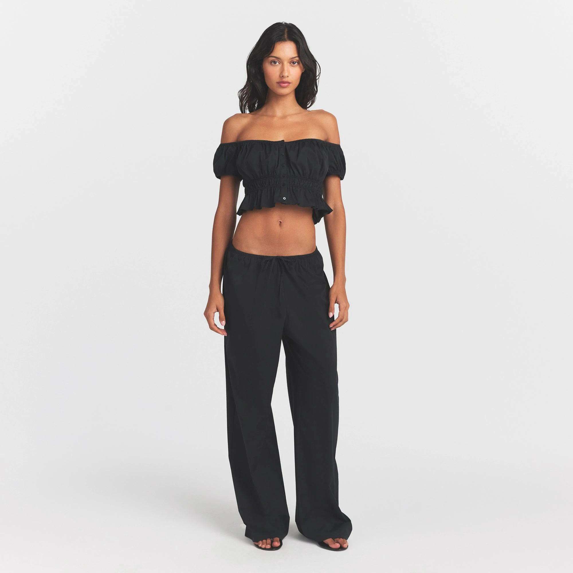 COTTON POPLIN PANT | ONYX ON A MODEL FRONT VIEW @ | FOCUS: 0.0, 1.0, 0.9