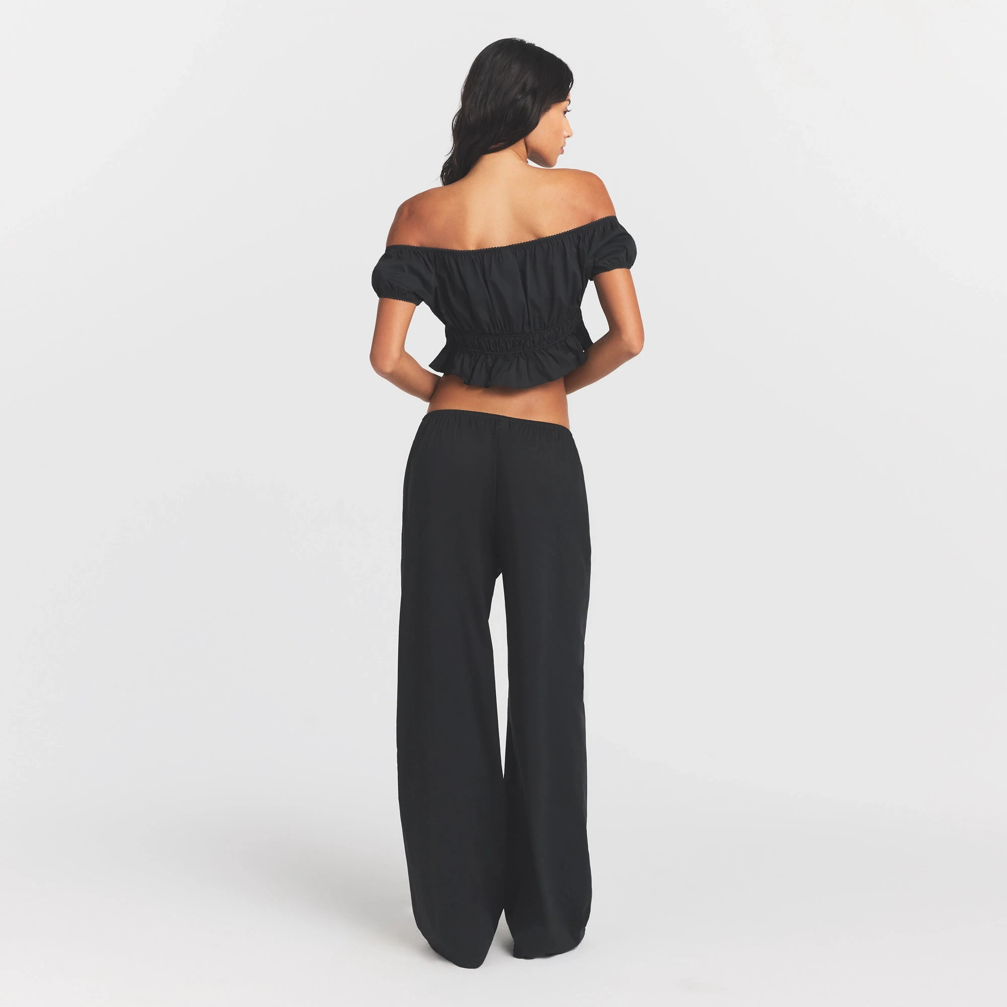 COTTON POPLIN PANT | ONYX ON A MODEL FRONT VIEW @ | FOCUS: 0.0, 1.0, 0.9