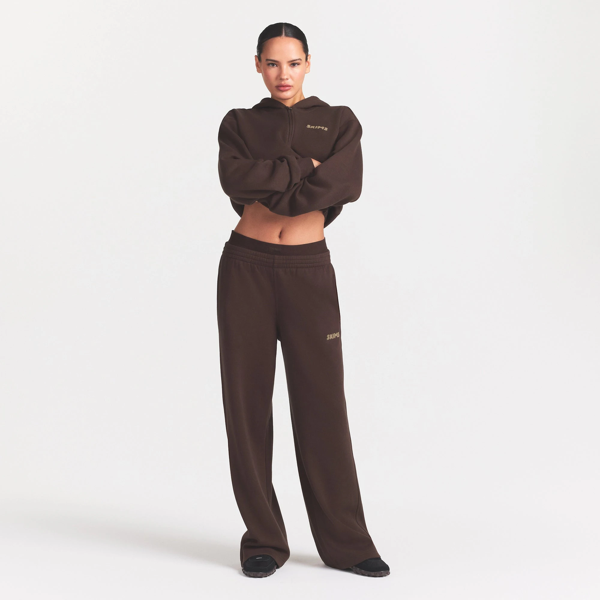 COTTON FLEECE DOUBLE WAISTBAND PANT WITH EMBOSSED LOGO | ESPRESSO & LAYS FLAT ON A WHITE BACKGROUND | FLT