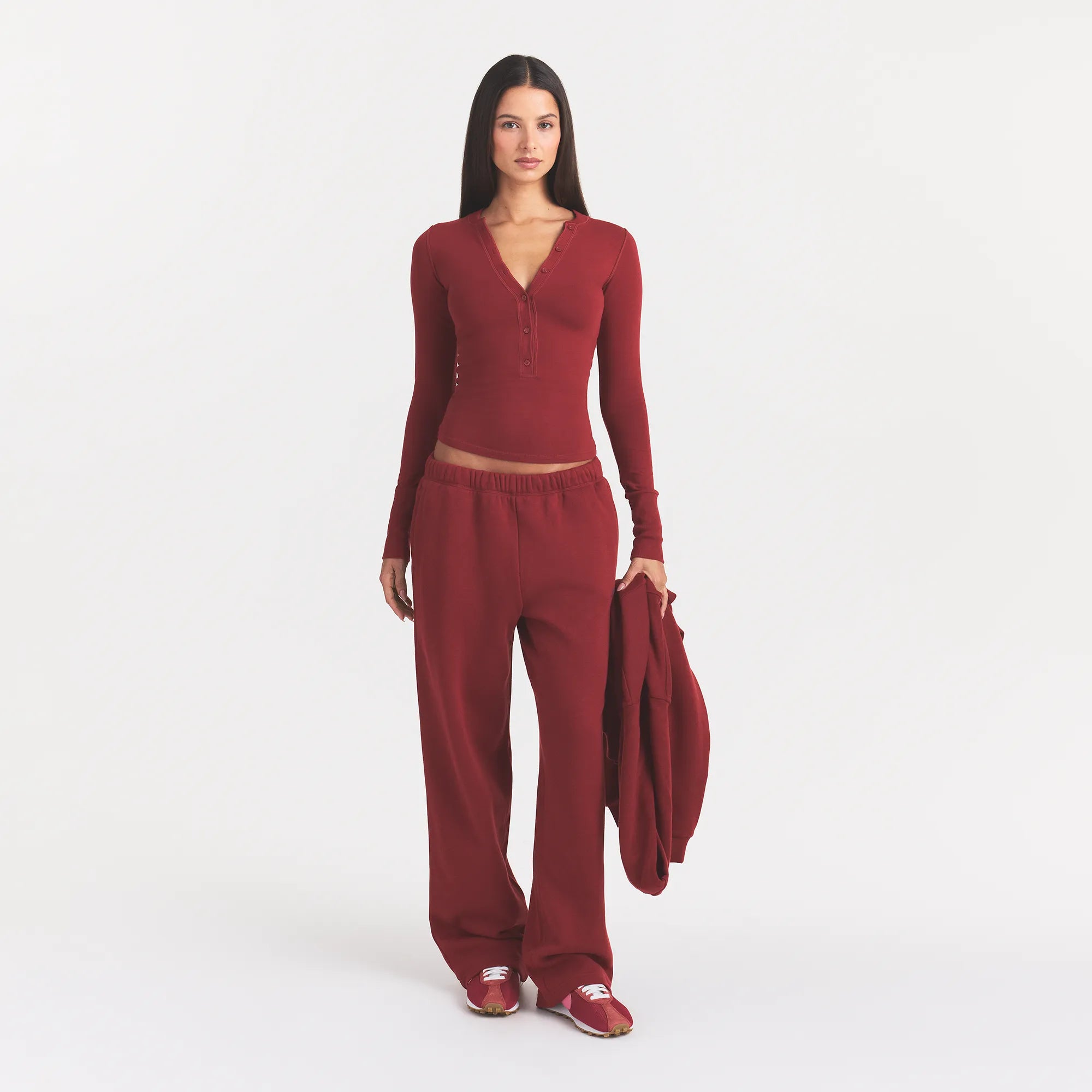 COTTON FLEECE CLASSIC STRAIGHT LEG PANT | MERLOT ON A MODEL FRONT VIEW @ | FOCUS: 0.0, 1.0, 0.9