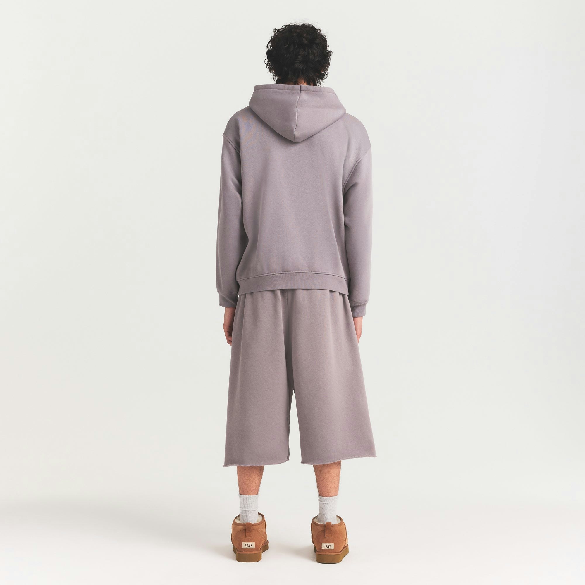 FLEECE LOUNGE MENS RELAXED LONG SHORT | SHADOW ON A MODEL FRONT VIEW @ | FOCUS: 0.0, 1.0, 0.9