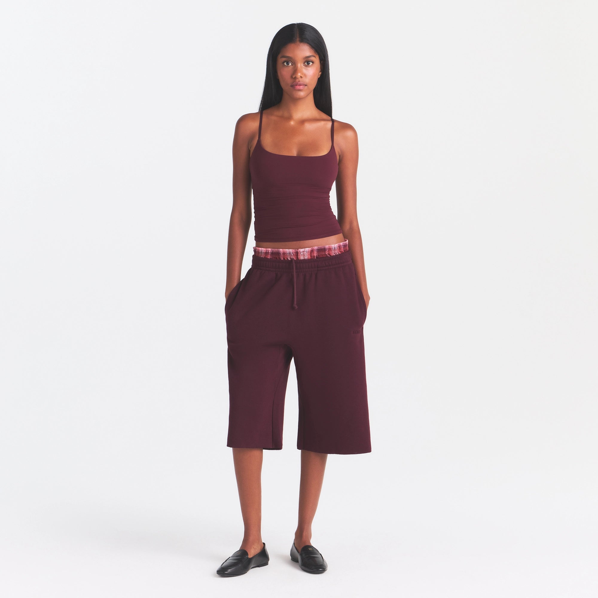 COTTON FLEECE LONG SHORT | CURRANT ON A MODEL FRONT VIEW @ | FOCUS: 0.0, 1.0, 0.9