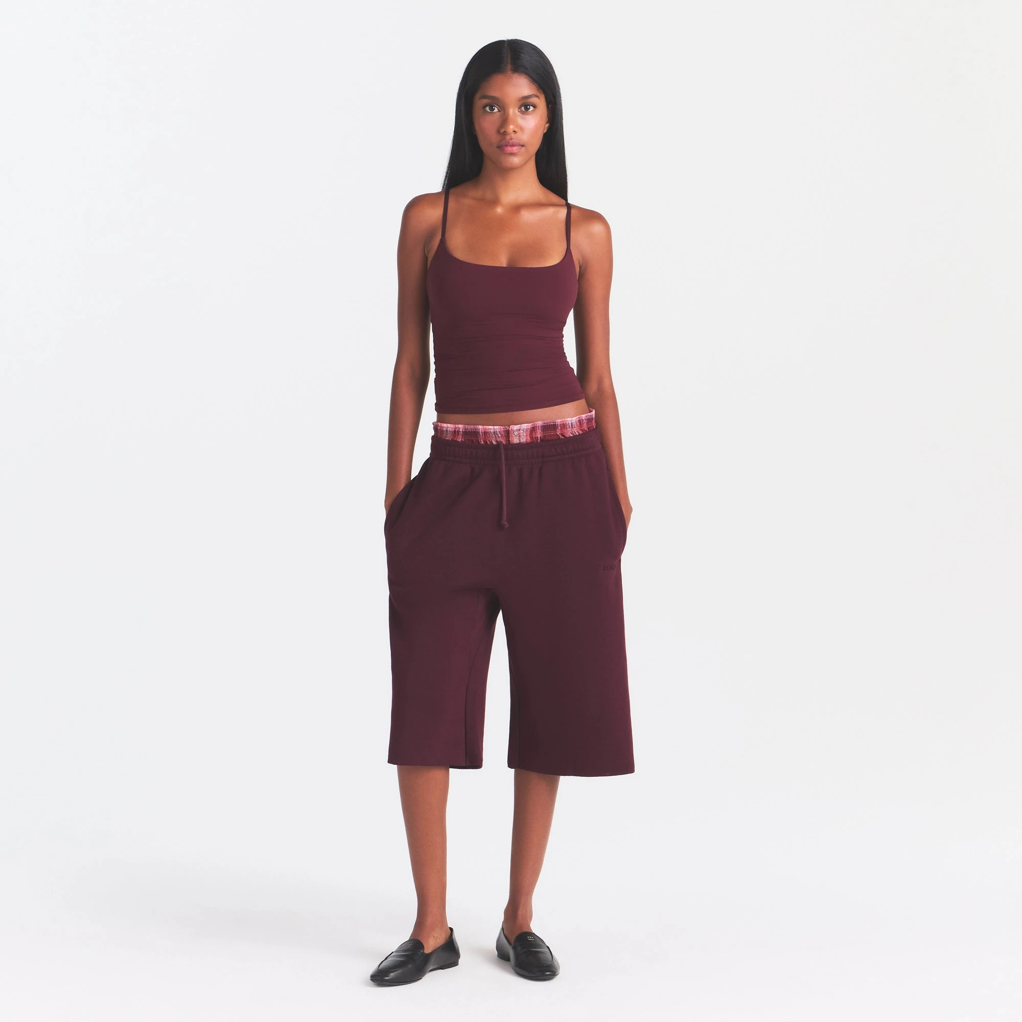 COTTON FLEECE LONG SHORT | CURRANT ON A MODEL FRONT VIEW @ | FOCUS: 0.0, 1.0, 0.9