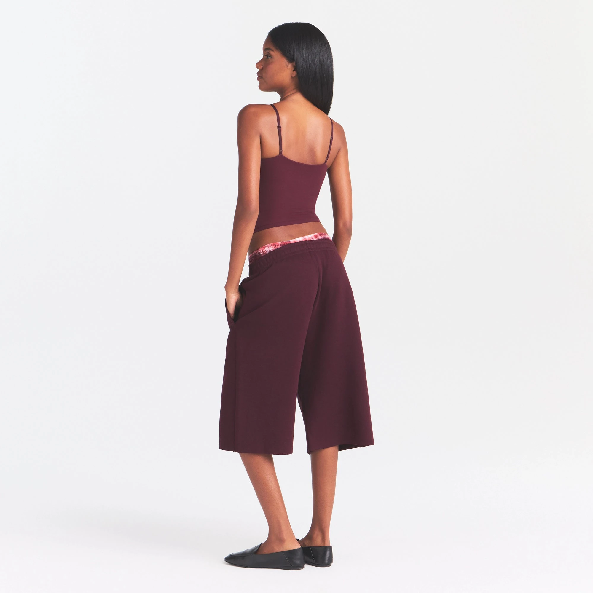 COTTON FLEECE LONG SHORT | CURRANT ON A MODEL FRONT VIEW @ | FOCUS: 0.0, 1.0, 0.9