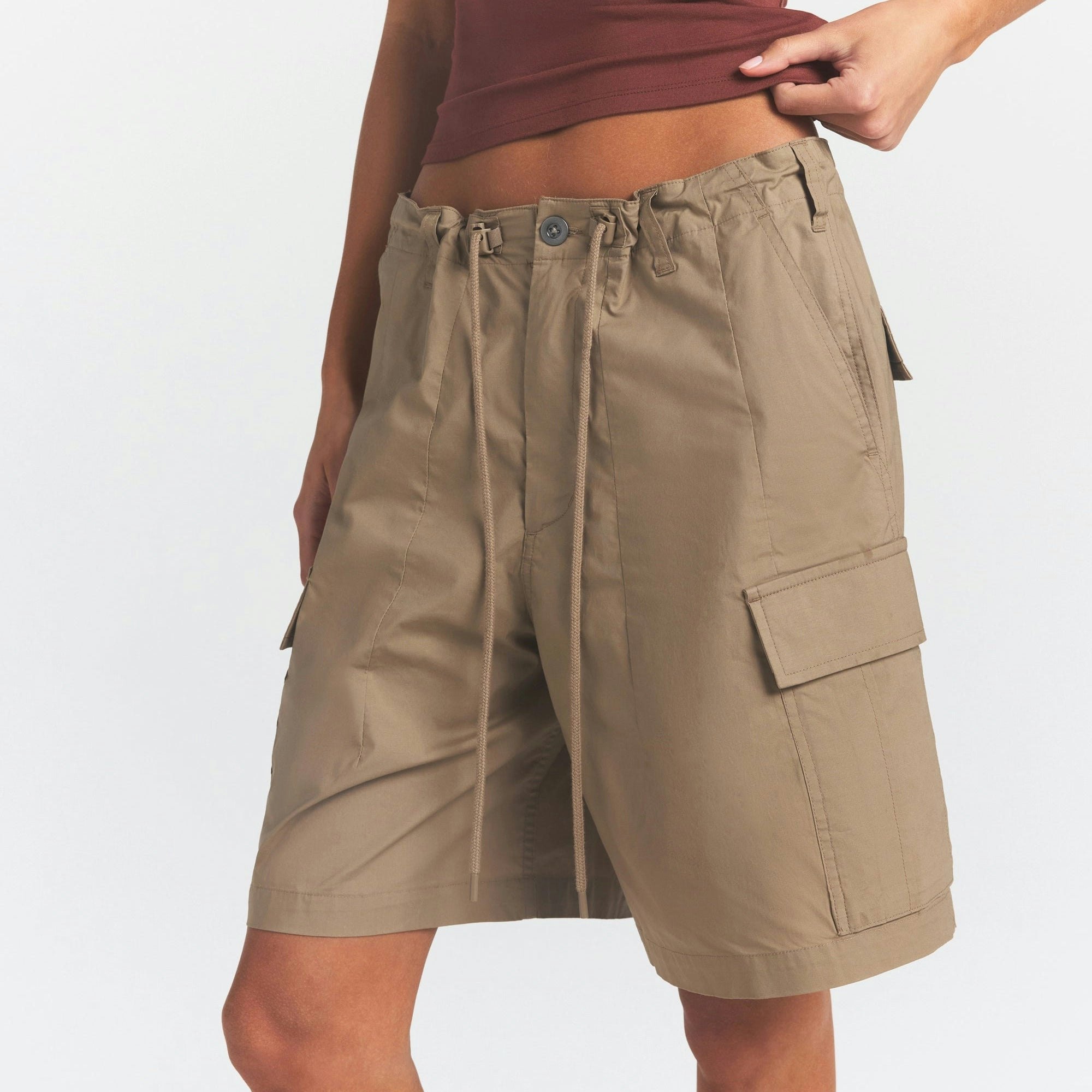 WOVEN COTTON OVERSIZED CARGO SHORT | DESERT ON A MODEL SIDE VIEW @ | FOCUS: 0.0, 1.0, 0.9