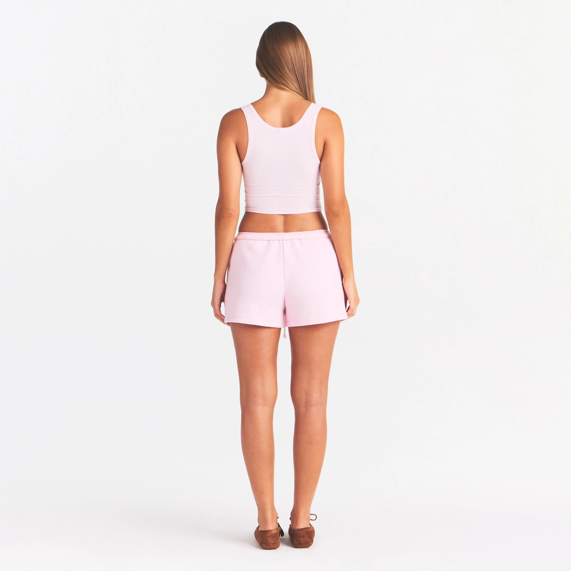 COTTON FLEECE CLASSIC SHORT | CHERRY BLOSSOM ON A MODEL FRONT VIEW @ | FOCUS: 0.0, 1.0, 0.9