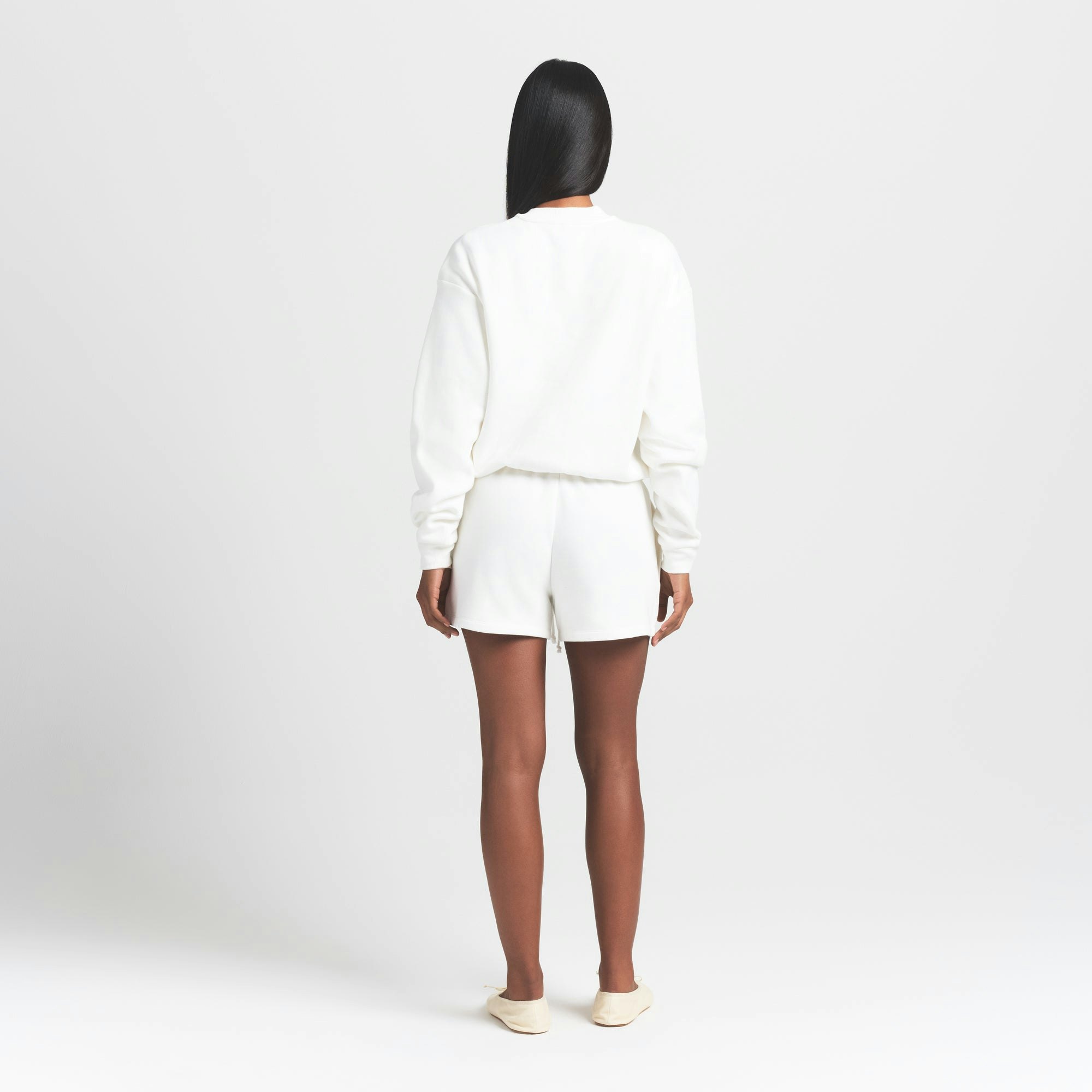 COTTON FLEECE CLASSIC SHORT | MARBLE ON A MODEL BACK VIEW @ | FOCUS: 0.9, 0.1, 0.7