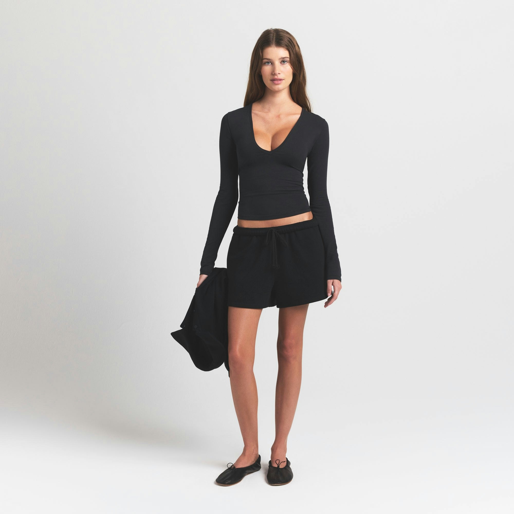 COTTON FLEECE CLASSIC SHORT | ONYX ON A MODEL FRONT VIEW @ | FOCUS: 0.9, 0.1, 0.7
