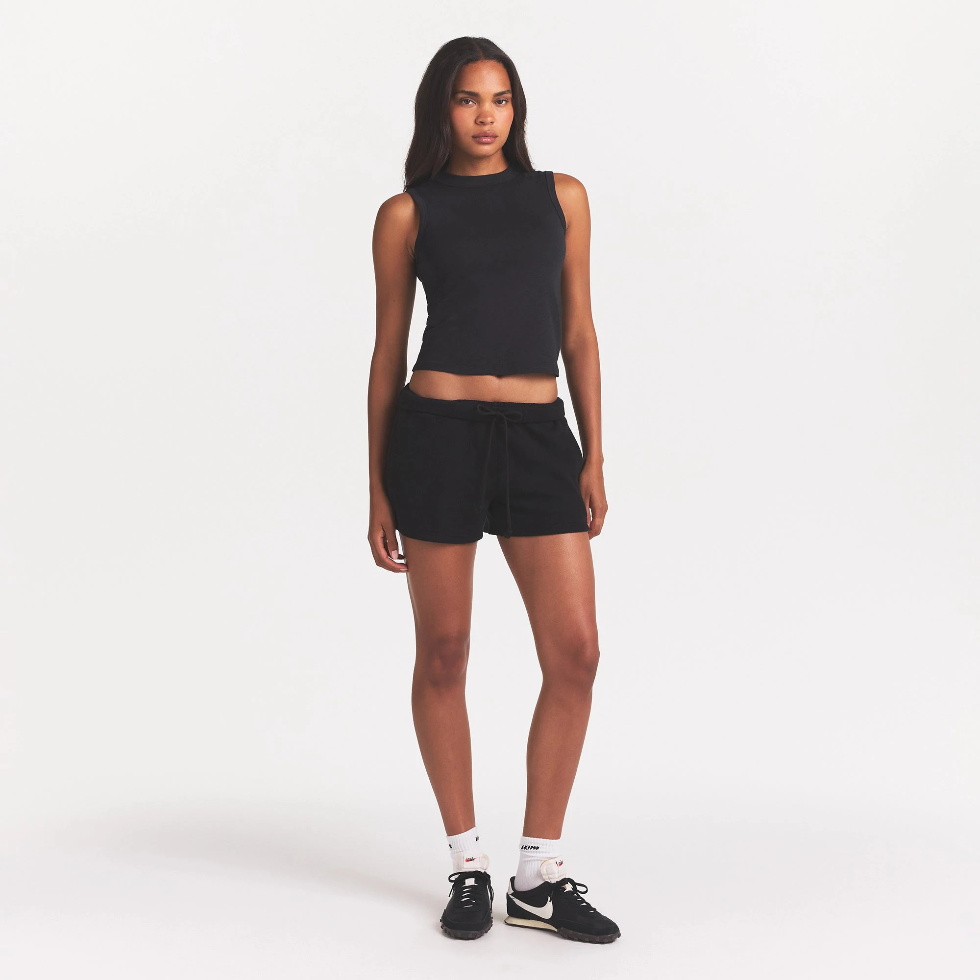 COTTON FLEECE CLASSIC SHORT | ONYX ON A MODEL FRONT VIEW