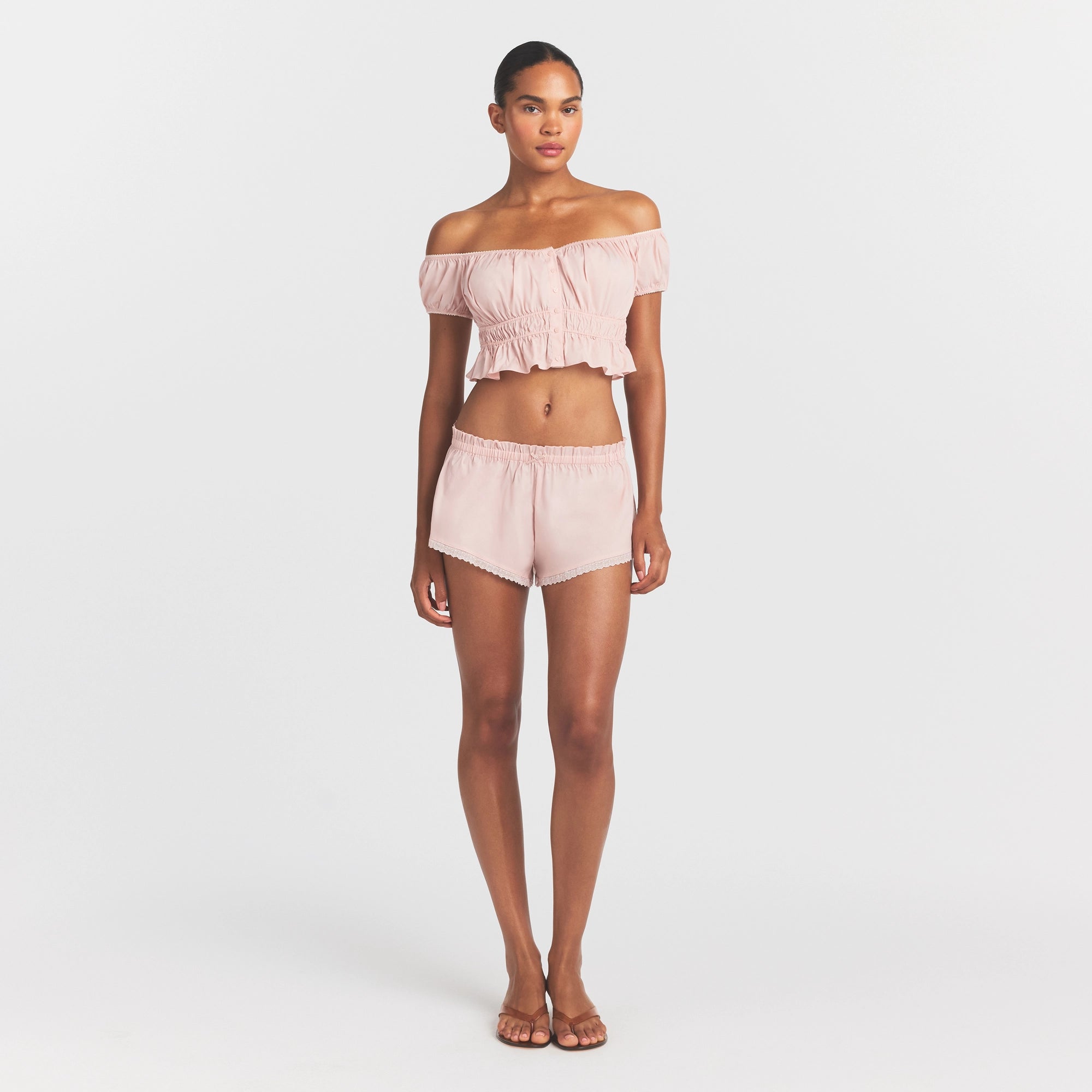 COTTON POPLIN SHORT | DUSTY PINK ON A MODEL FRONT VIEW @ | FOCUS: 0.0, 1.0, 0.9