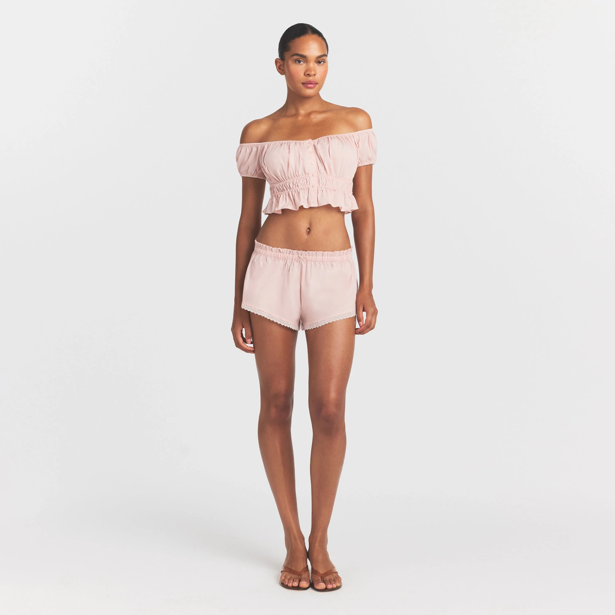 COTTON POPLIN SHORT | DUSTY PINK ON A MODEL FRONT VIEW @ | FOCUS: 0.0, 1.0, 0.9