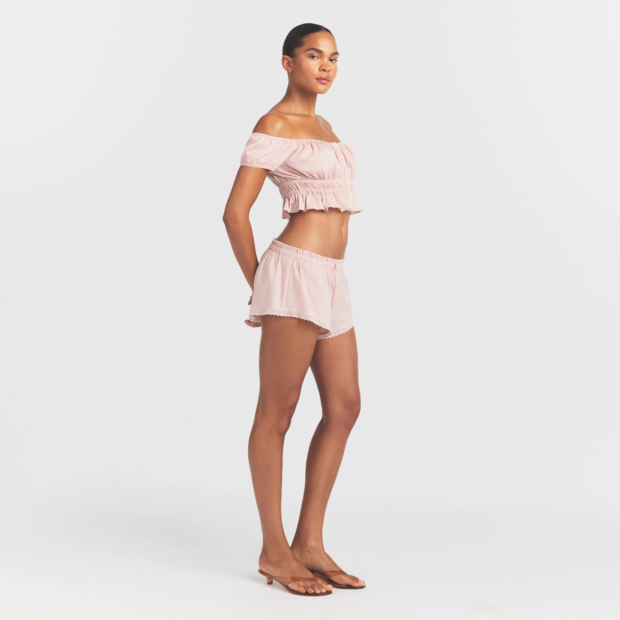 COTTON POPLIN SHORT | DUSTY PINK ON A MODEL FRONT VIEW @ | FOCUS: 0.0, 1.0, 0.9