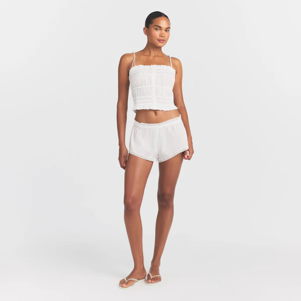 COTTON POPLIN SHORT | SNOW ON A MODEL FRONT VIEW
