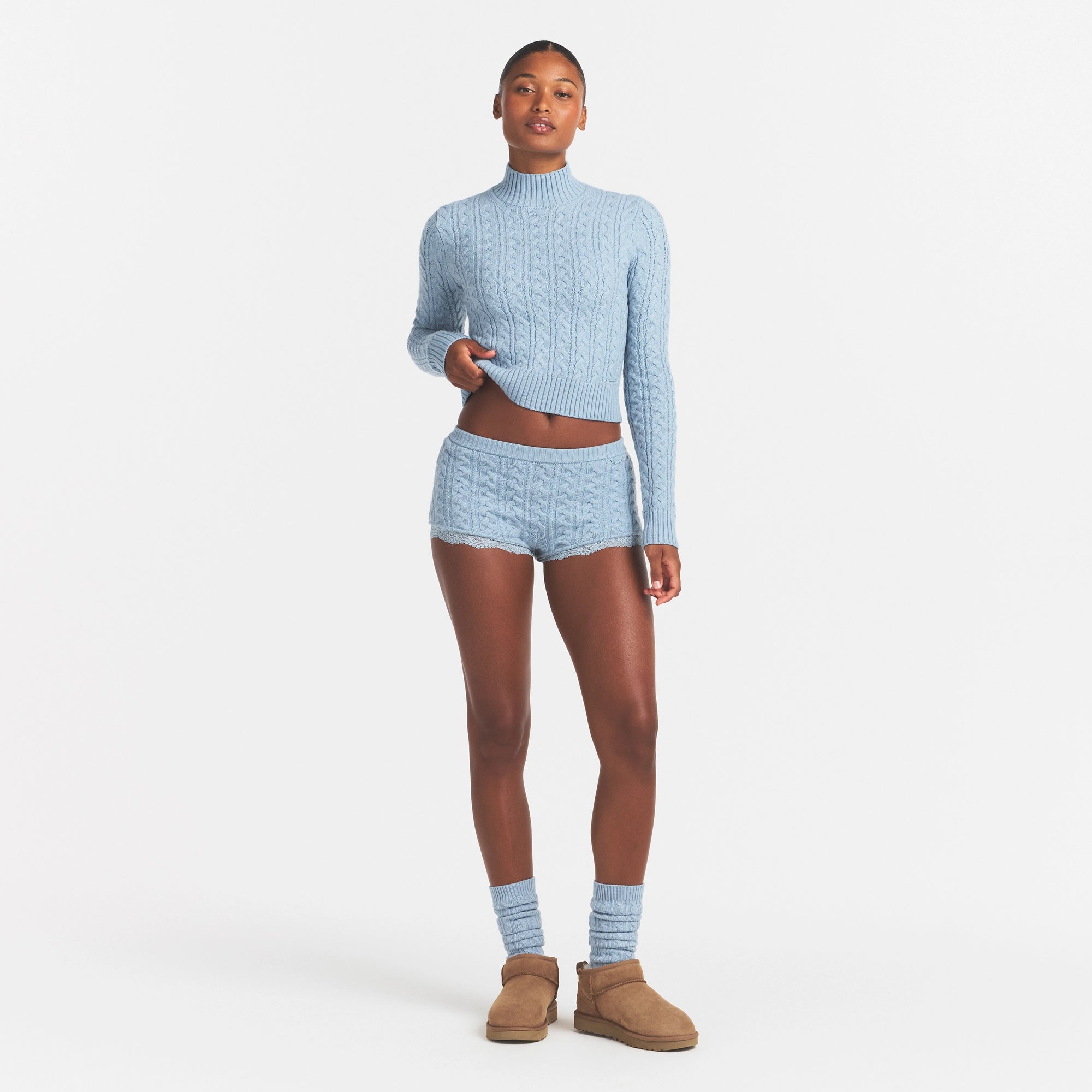 SWEATER KNIT SHORT | FOG ON A MODEL FRONT VIEW @ | FOCUS: 0.0, 1.0, 0.9