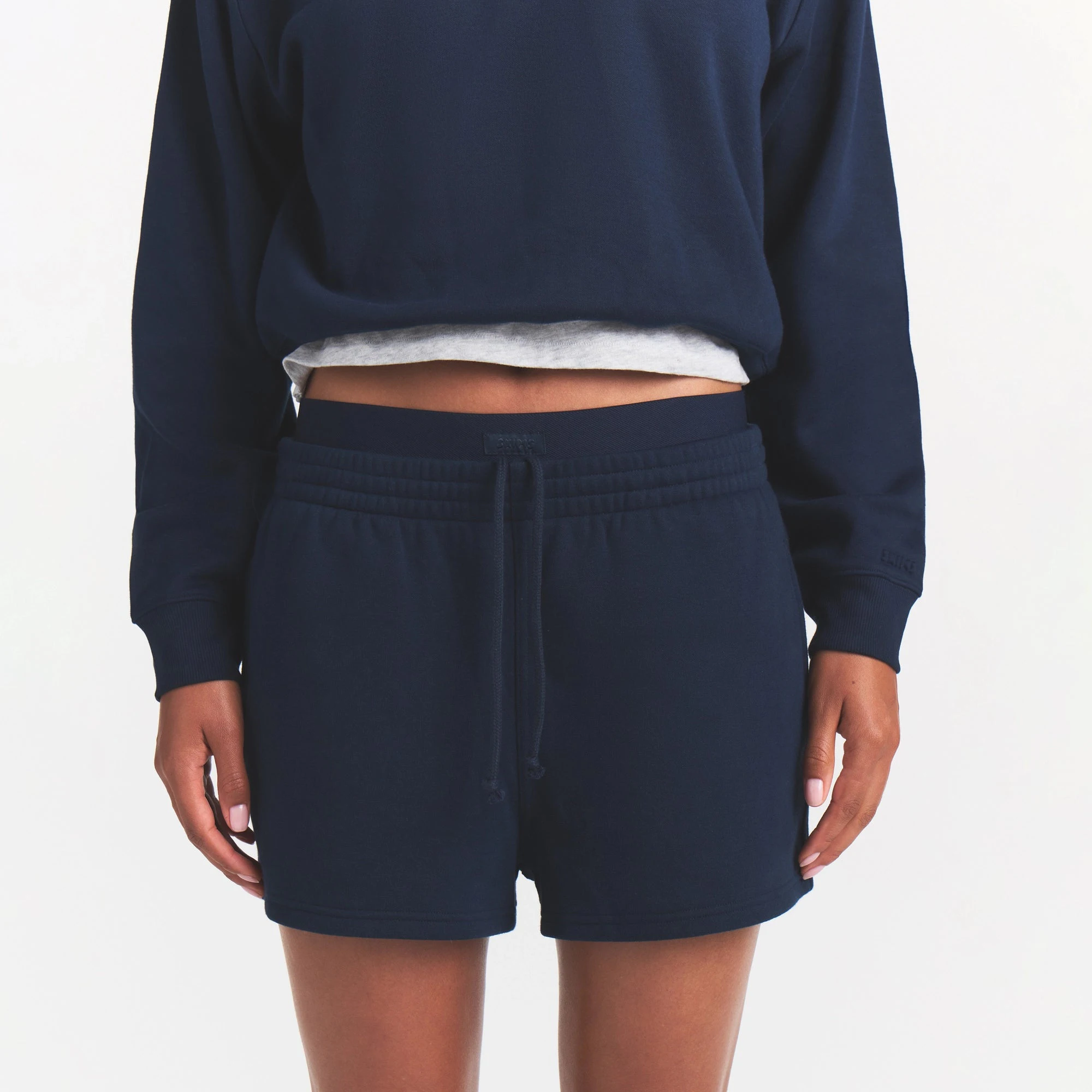 COTTON FLEECE DOUBLE WAISTBAND SHORT | NAVY ON A MODEL SIDE VIEW @ | FOCUS: 0.0, 1.0, 0.9