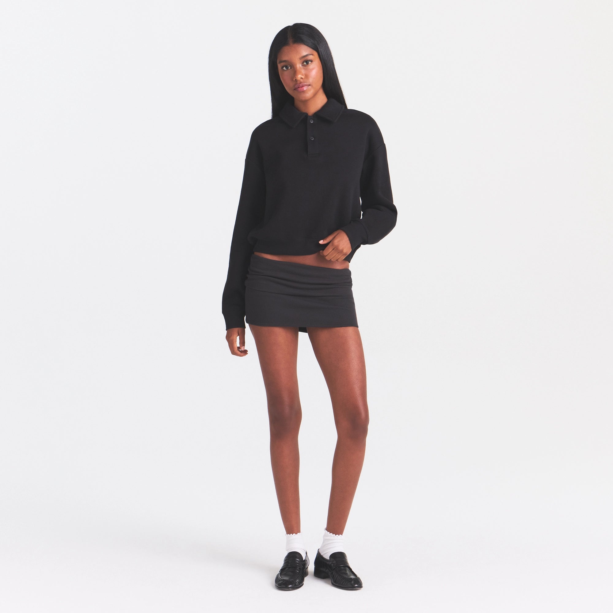 COTTON RIB FOLDOVER MINI SKIRT | SOOT ON A MODEL | FOCUS: 0.0, 1.0, 0.9