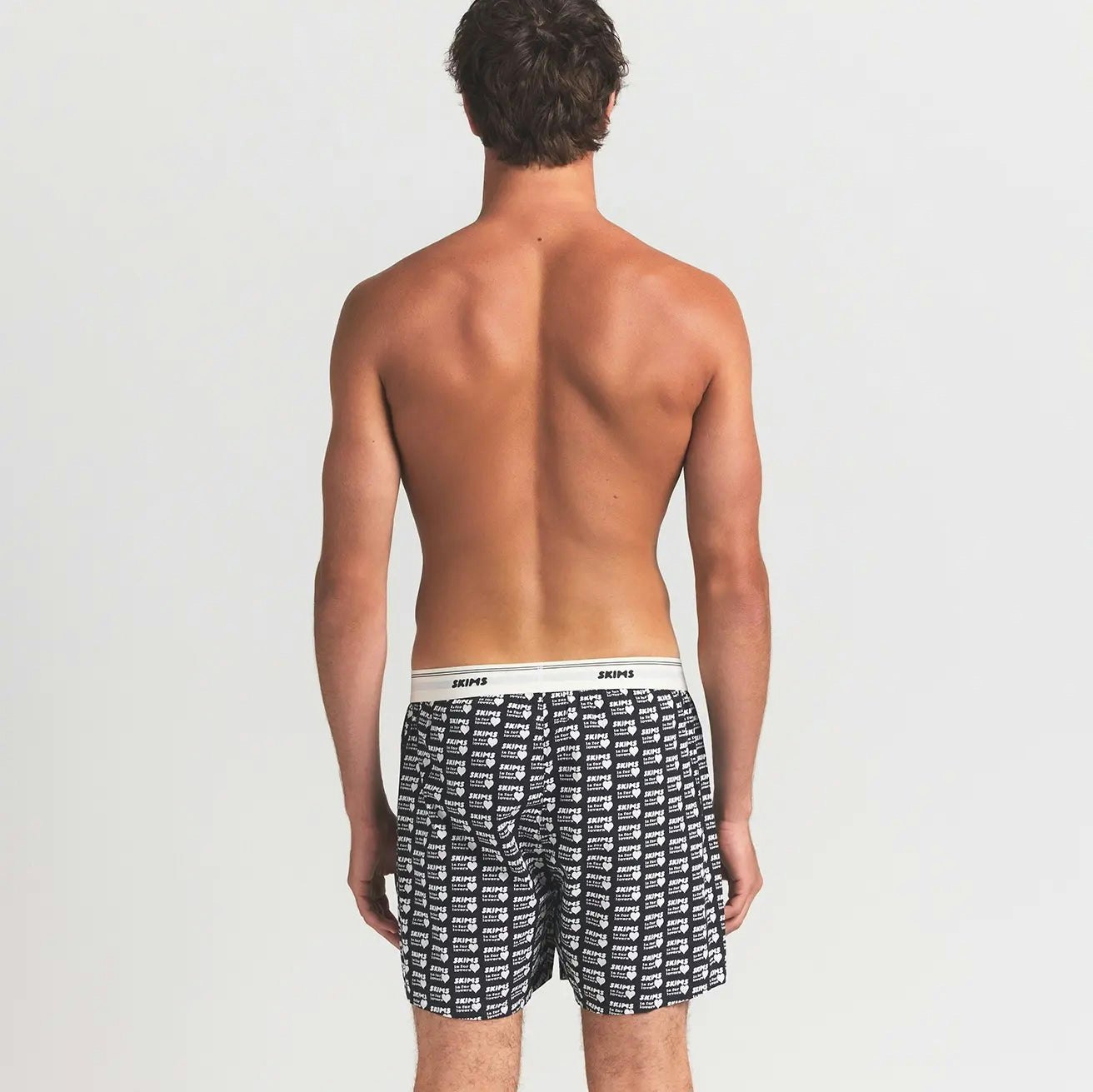 COTTON POPLIN MENS LOGO BAND BOXER | OBSIDIAN SKIMS LOVERS PRINT ON A MODEL BACK VIEW @ | FOCUS: 0.0, 1.0, 0.9