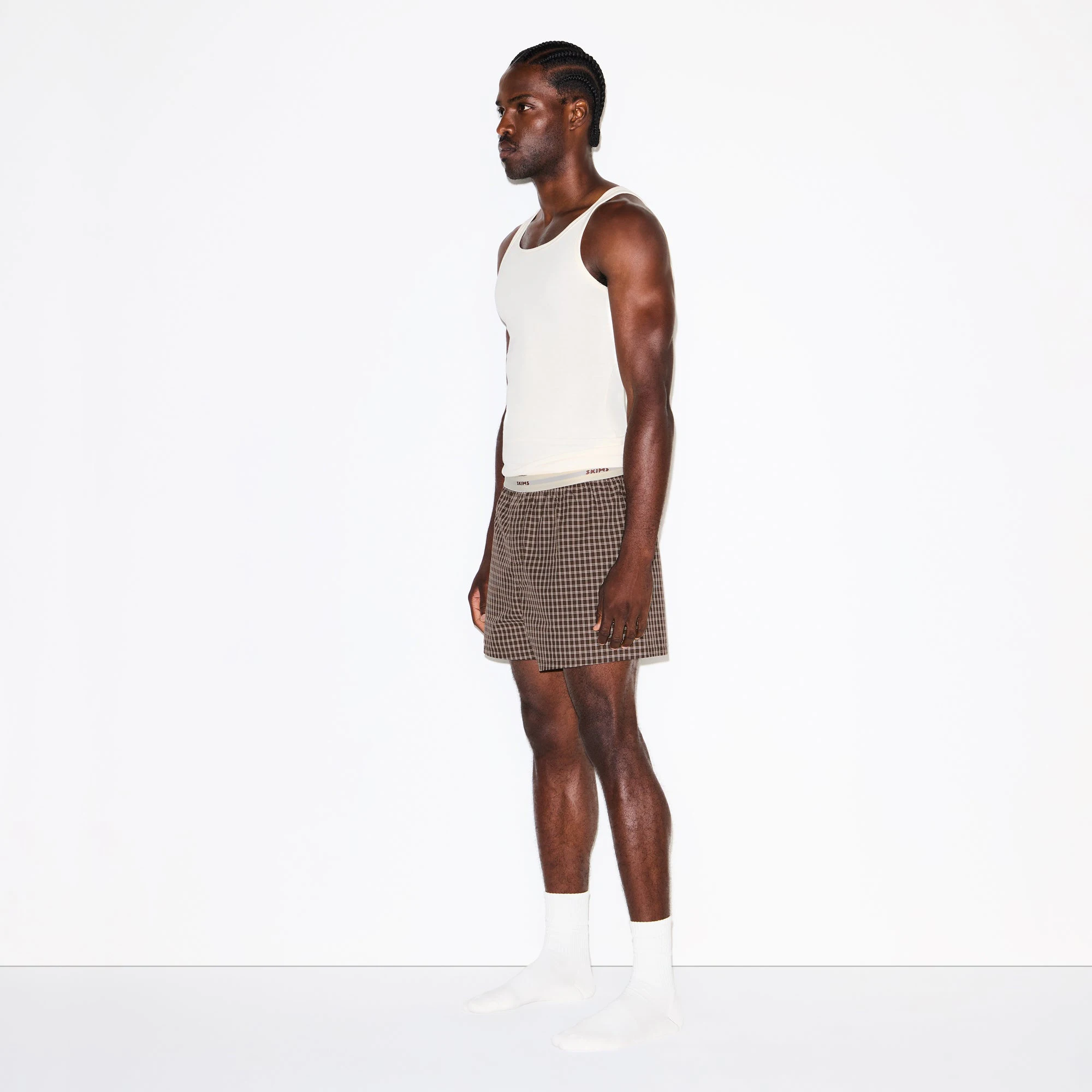 COTTON POPLIN MENS LOGO BAND BOXER | ESPRESSO CHECK ON A MODEL FRONT VIEW @ | FOCUS: 0.0, 1.0, 0.9