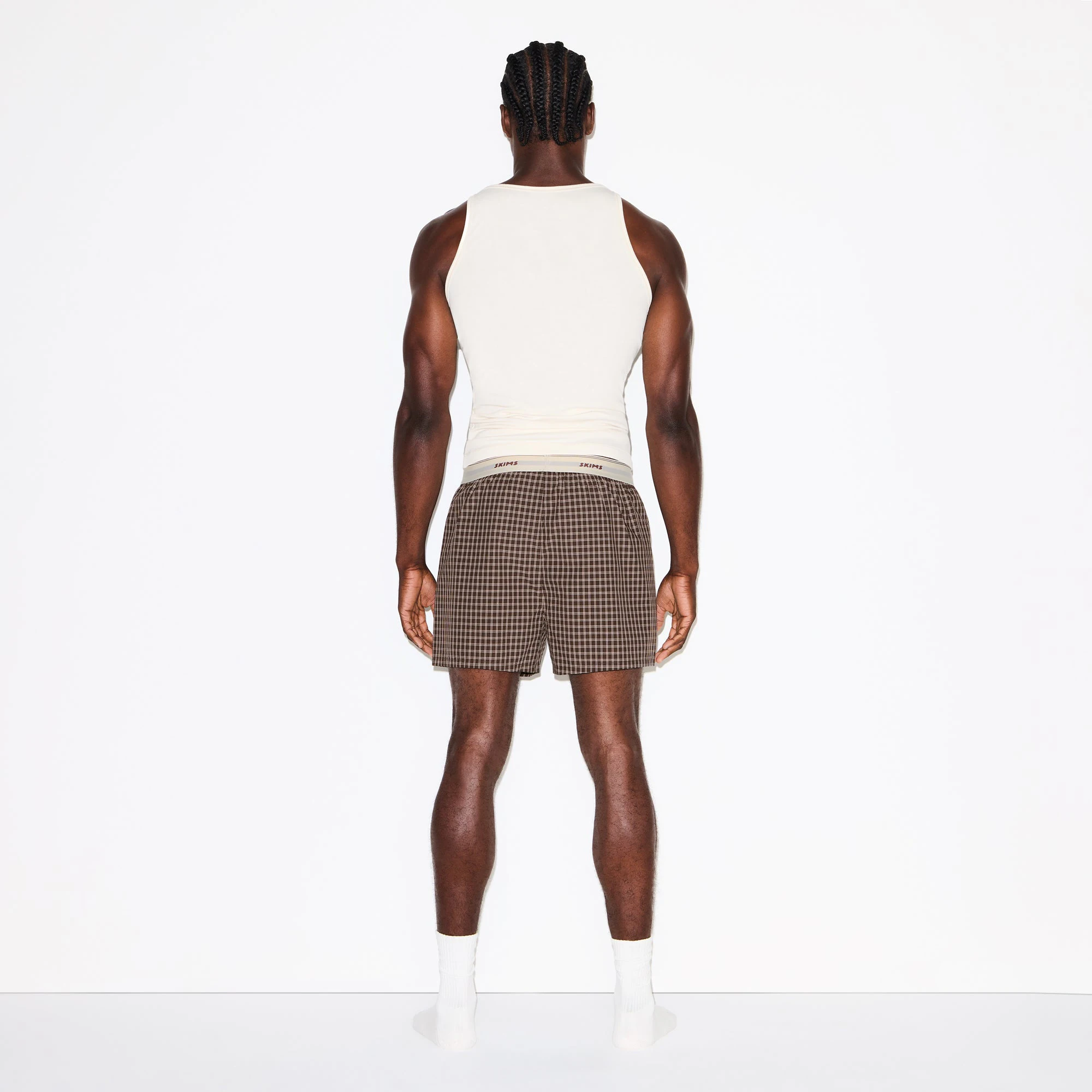 COTTON POPLIN MENS LOGO BAND BOXER | ESPRESSO CHECK ON A MODEL FRONT VIEW @ | FOCUS: 0.0, 1.0, 0.9
